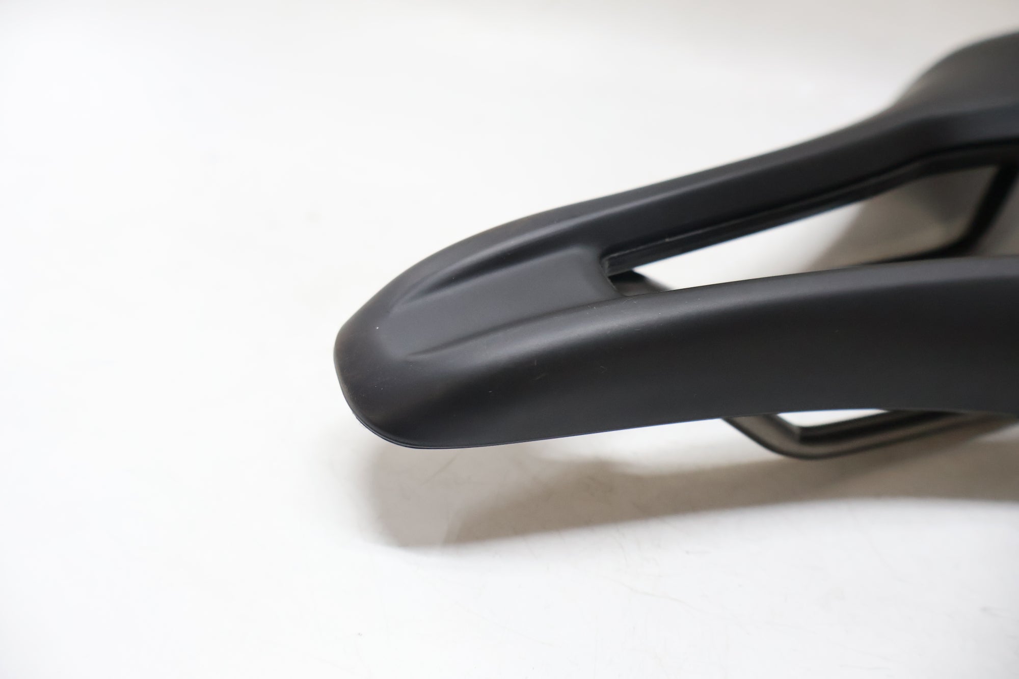 FIZIK 「フィジーク」 ARGO VENTO KIUMレール サドル / 高知店