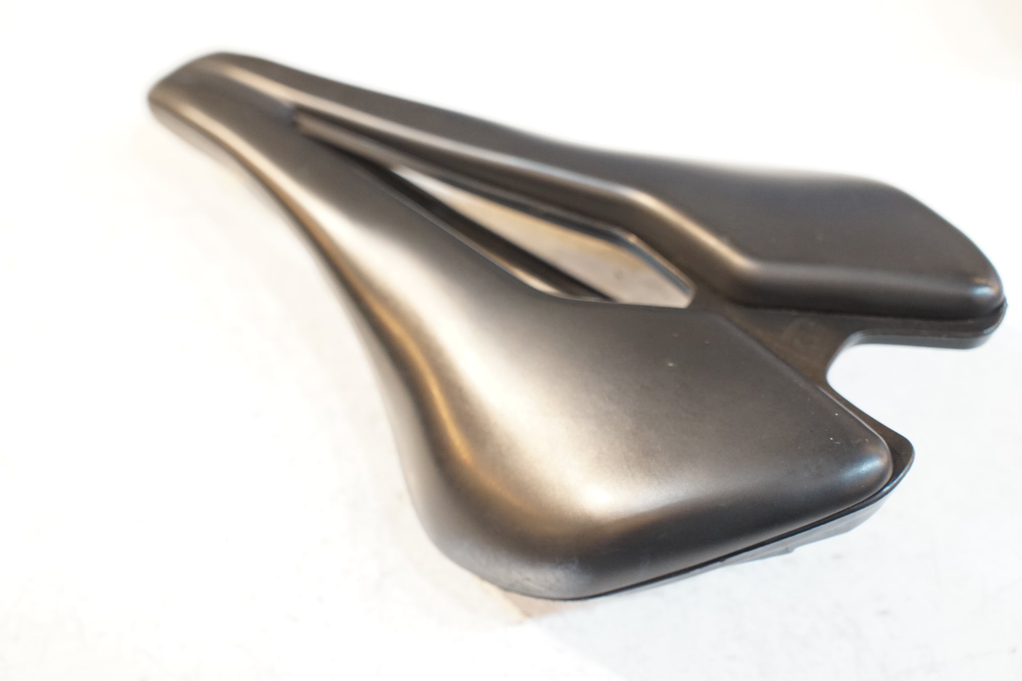 MOST 「モスト」 LYNX ULTRA サドル / バイチャリ浦和ベース