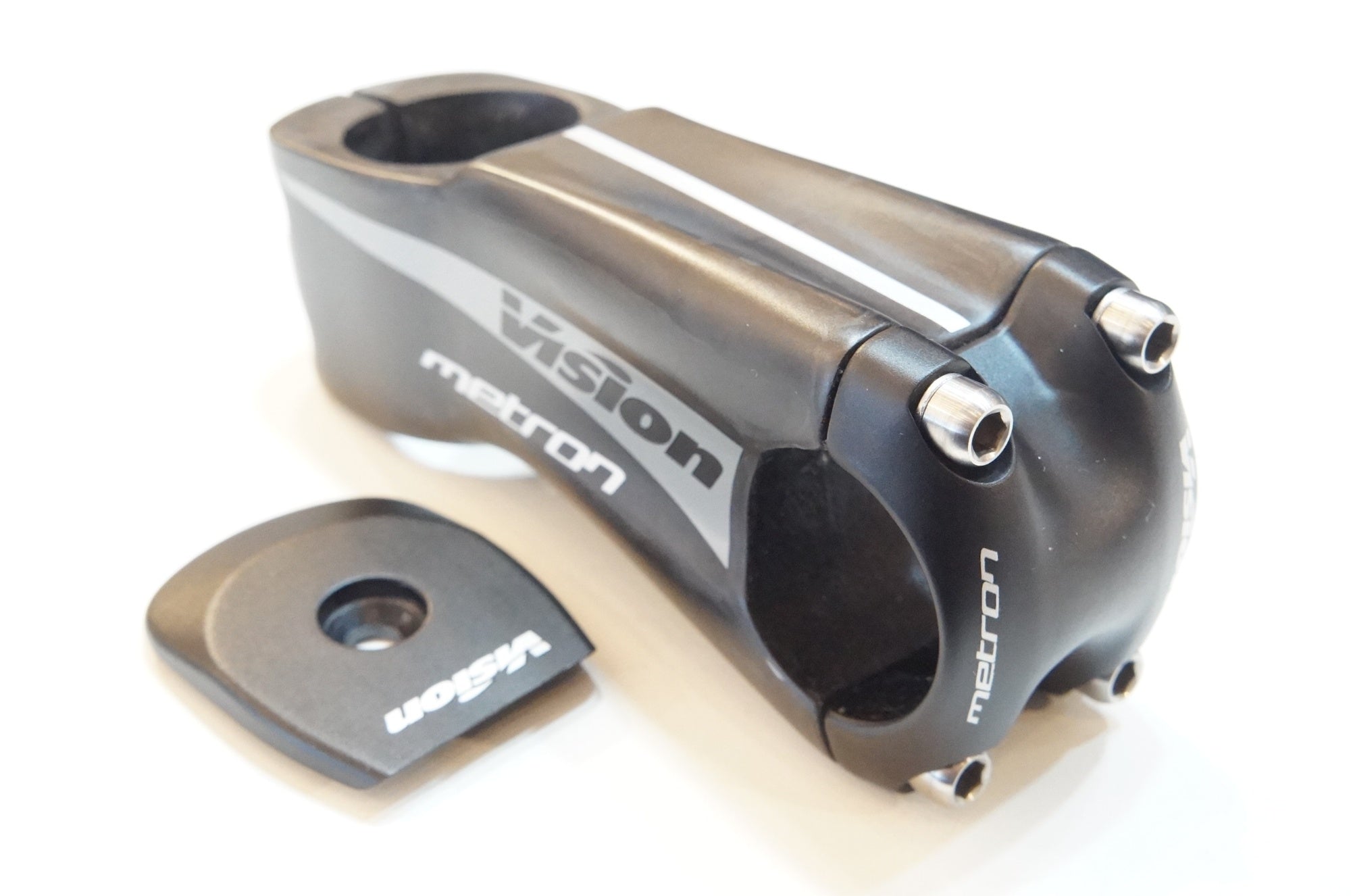 VISION 「ヴィジョン」 METRON CARBON 90mm φ31.8 ステム / 浦和ベース