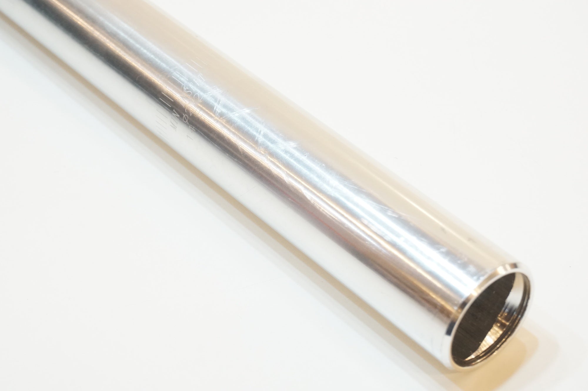 TRADIZIONE 「トラディツィオーネ」 AERO 300mm φ27.2 シートポスト / 浦和ベース