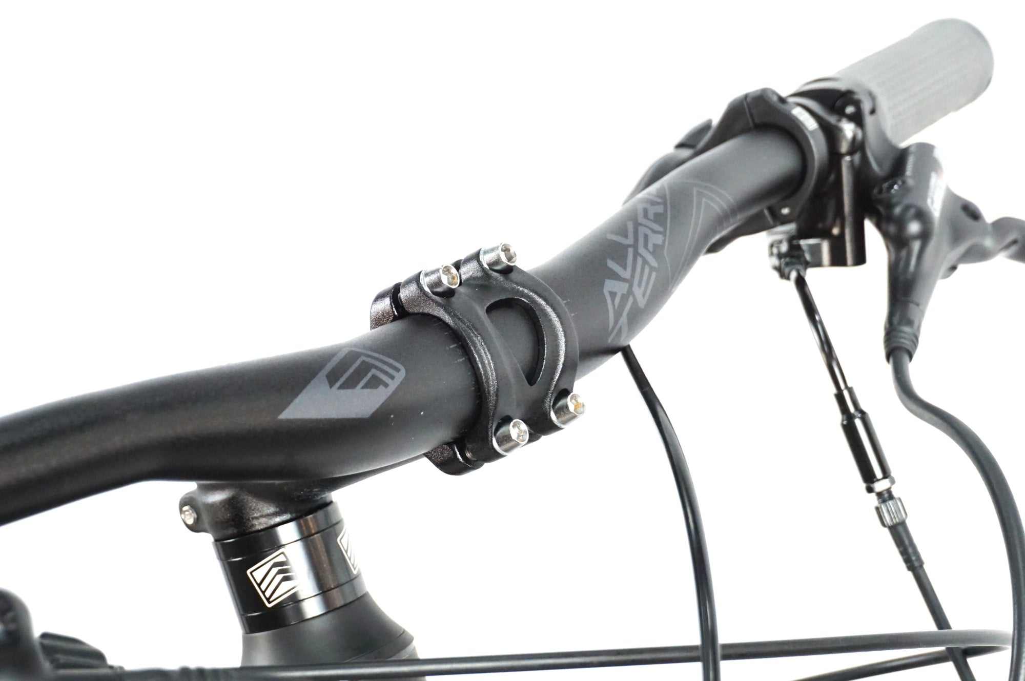 GT 「ジーティー」 AVALANCHE EXPERT 29er 2024年モデル