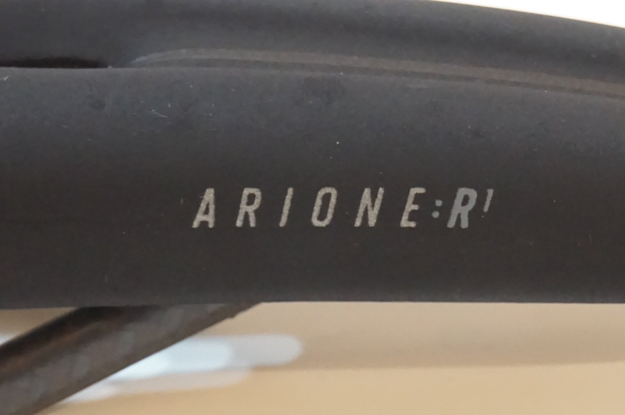 FIZIK 「フィジーク」 ARIONE OPEN R1 サドル / 浦和ベース