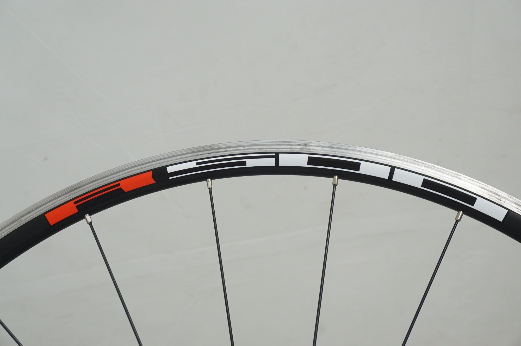 SHIMANO 「シマノ」 WH-R501 フロントホイール / 福岡店 ｜ バイチャリ