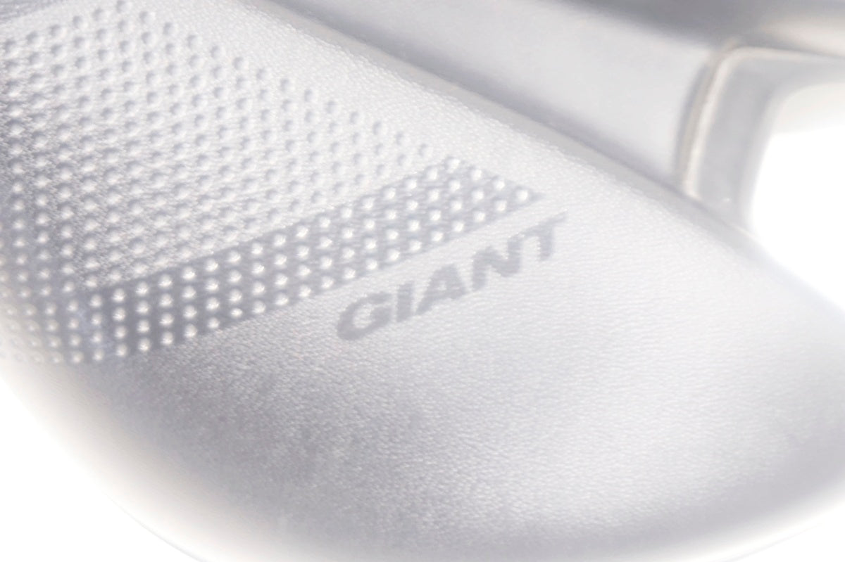 GIANT 「ジャイアント」 CONTACT サドル / 大阪門真店