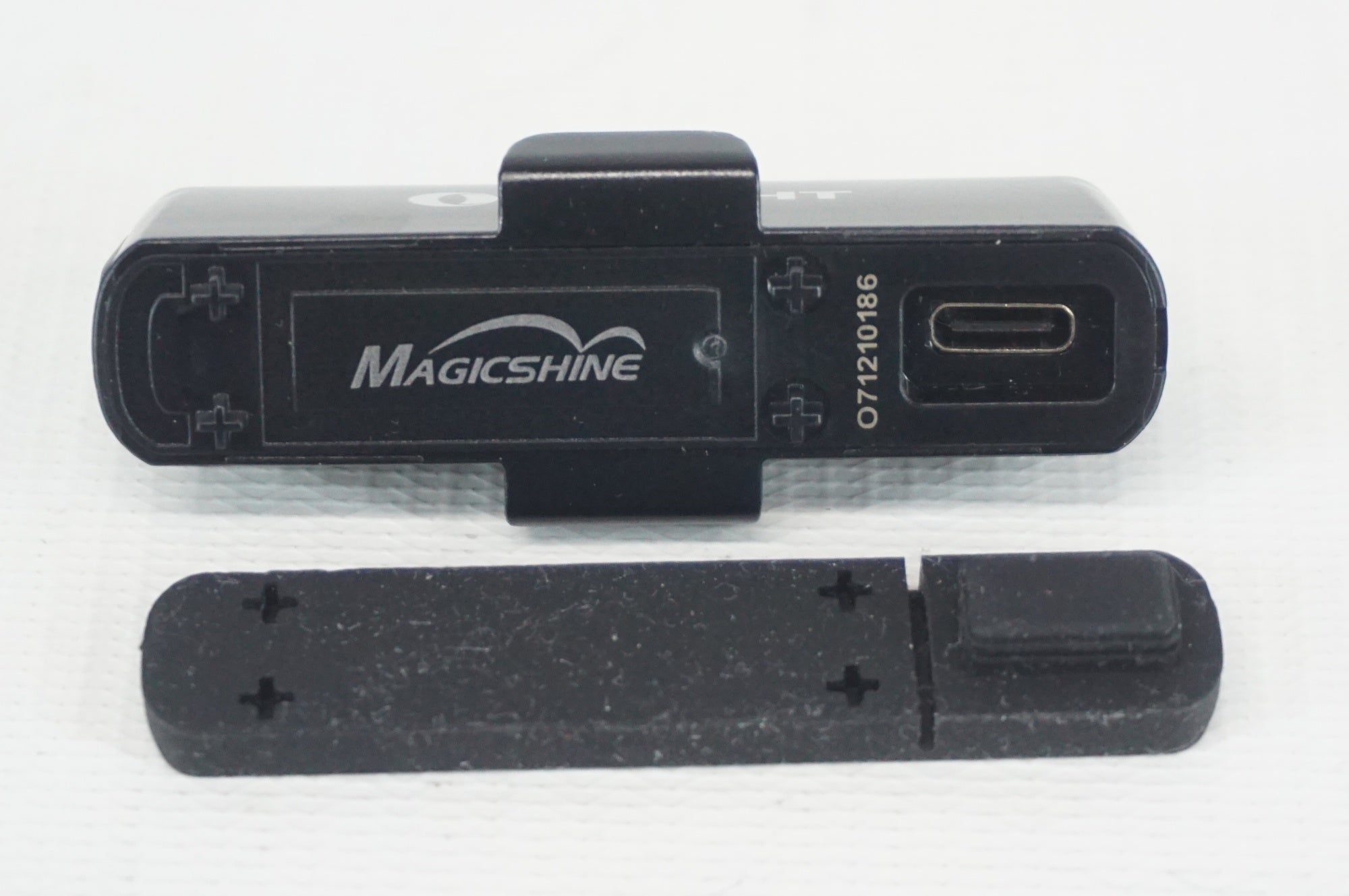 MAGICSHINE 「マジックシャイン」 OLIGHT リアライト / 阪急塚口店
