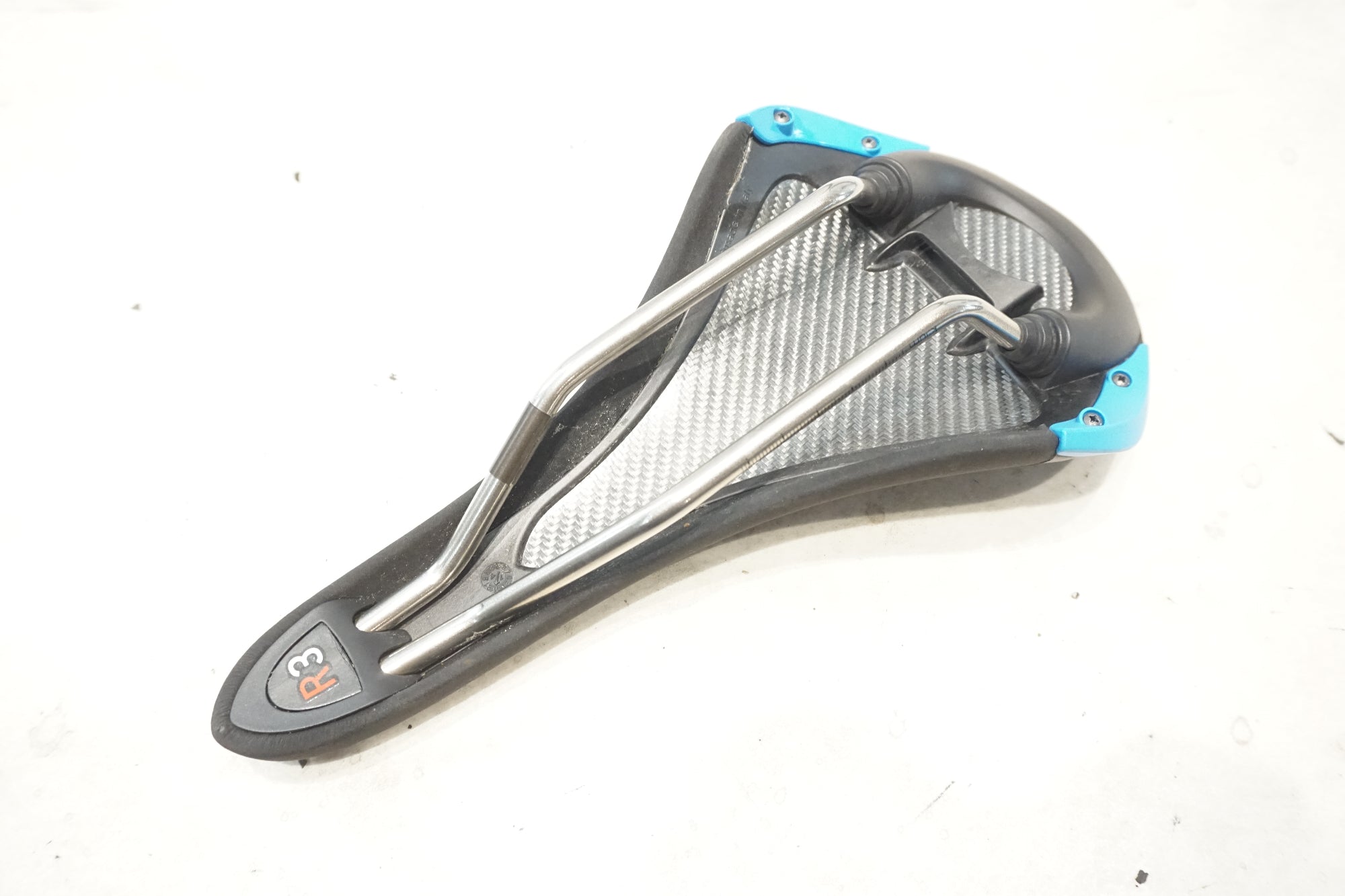 FIZIK 「フィジーク」 ALIANTE R3 KIUMレール サドル / 横浜戸塚店
