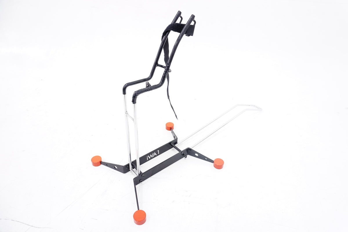 iWA「イワ」 1 ディスプレイスタンド / 浜松店