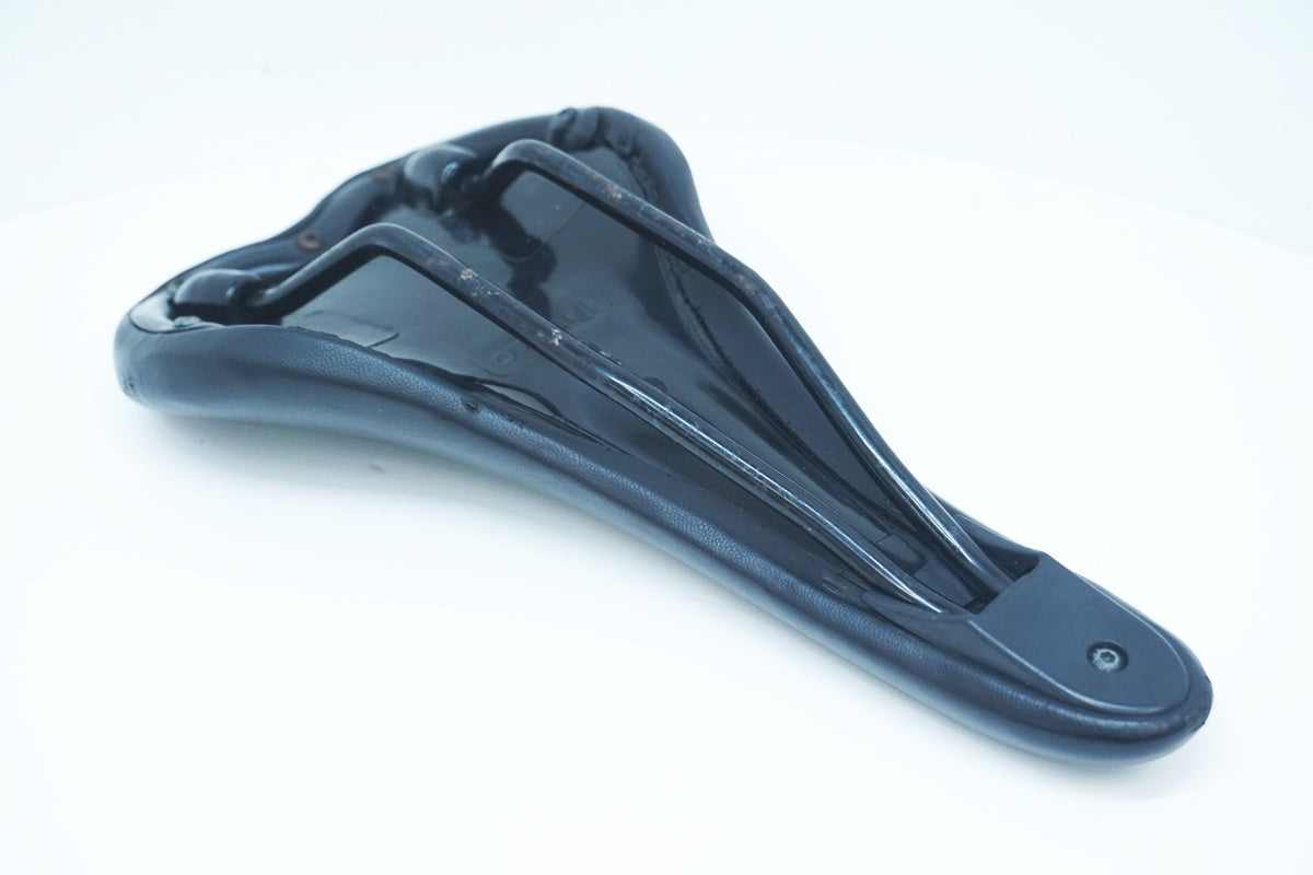 VELO 「ベロ」 サドル / 大阪美原北インター店