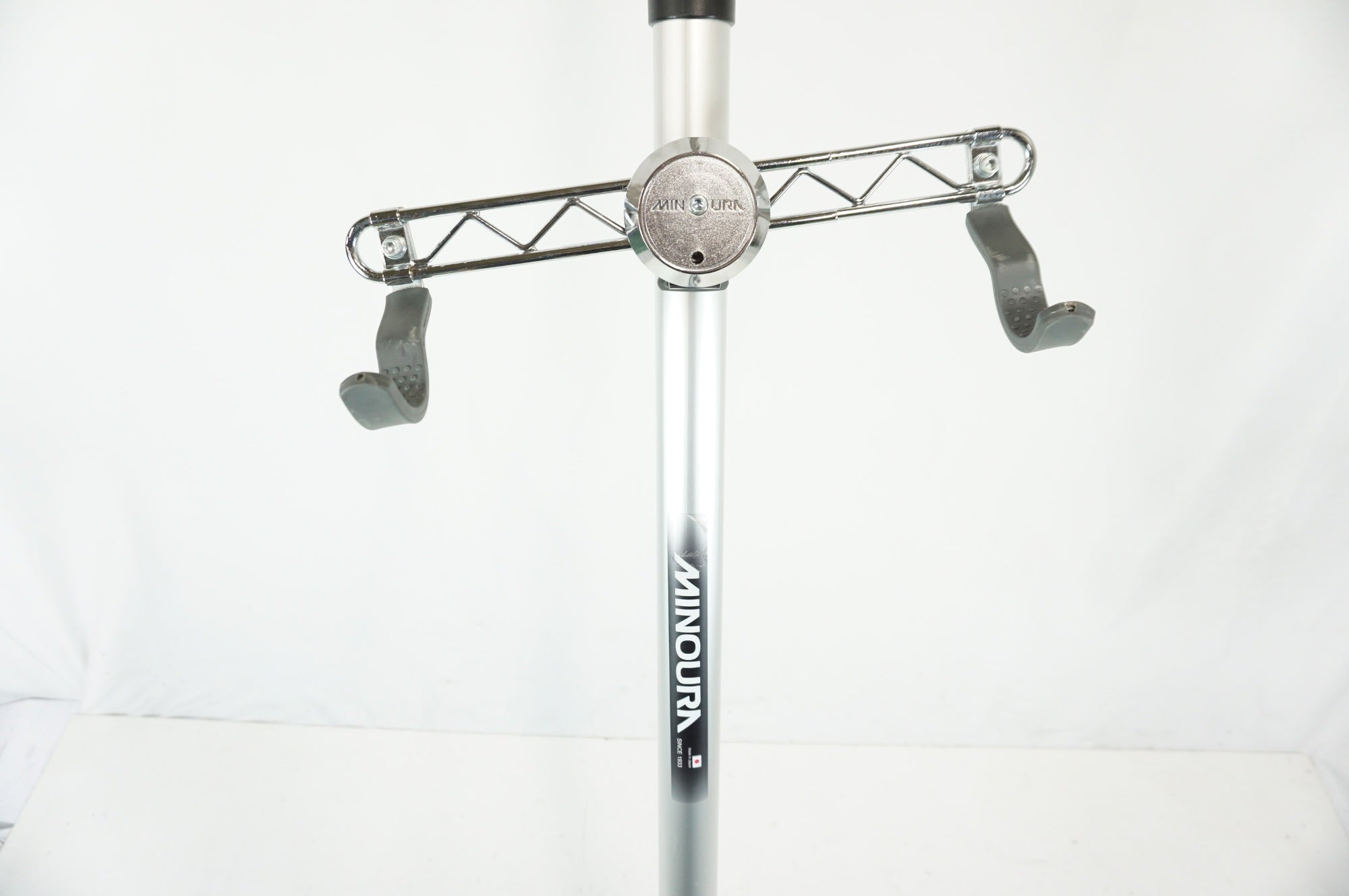 MINOURA 「ミノウラ」 バイクタワー20D 天井突っ張り式バイクスタンド