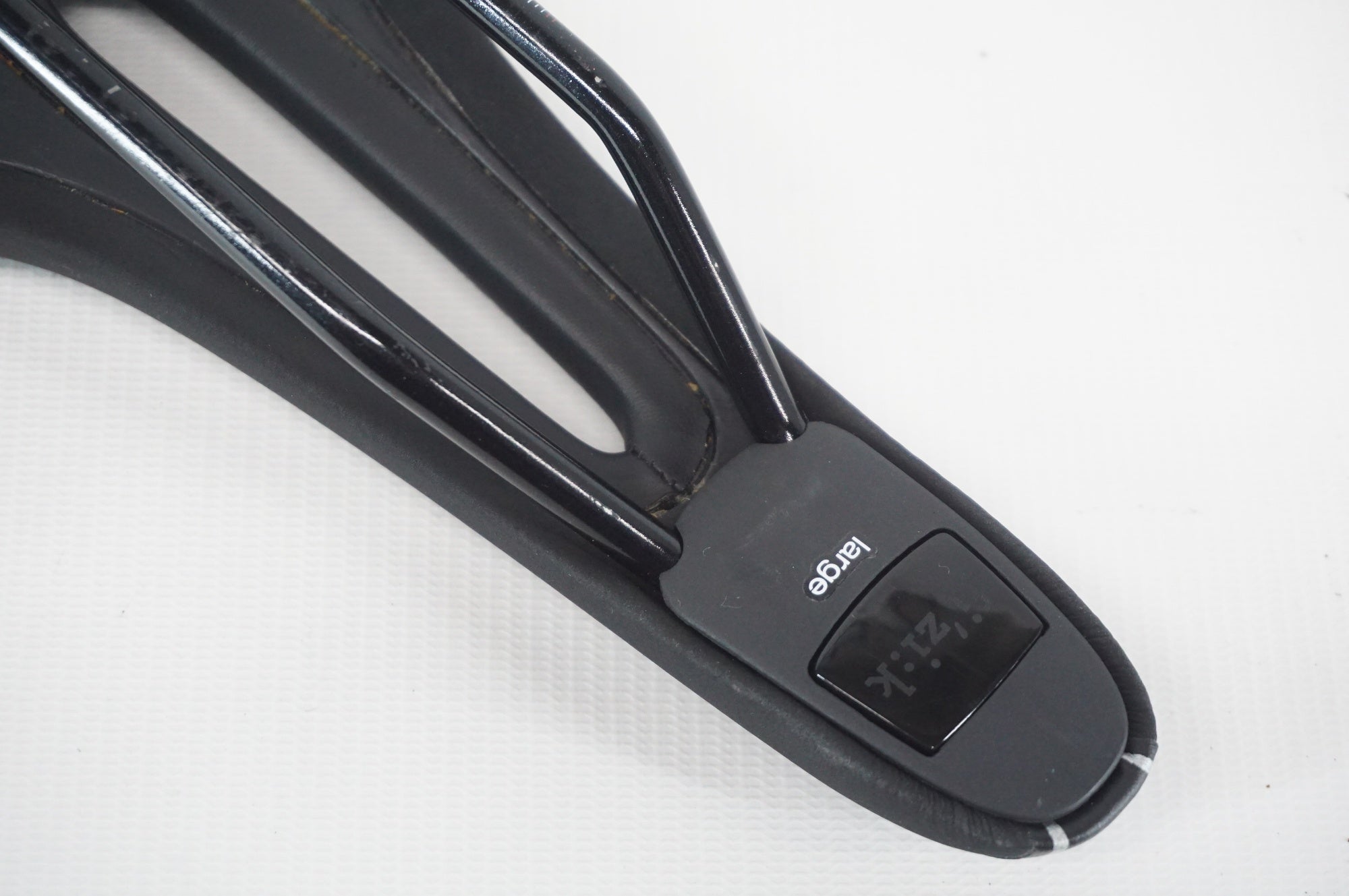 FIZIK 「フィジーク」 LUCE alloyレール サドル / 阪急塚口店