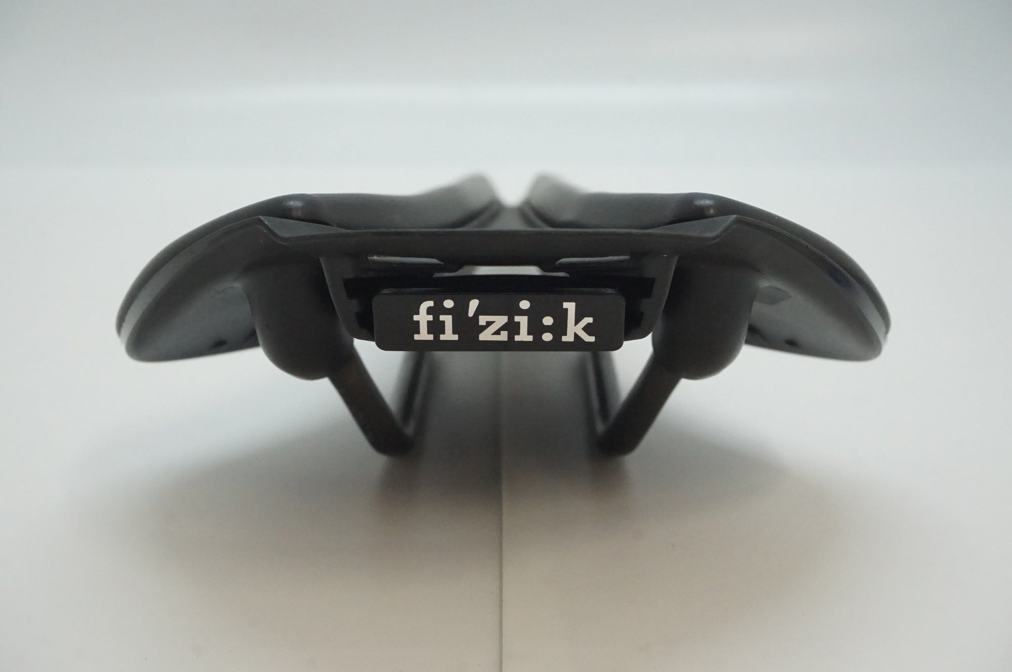 FIZIK 「フィジーク」 ANTARES R3 VERSUS EVO サドル / 福岡アイランドシティ店