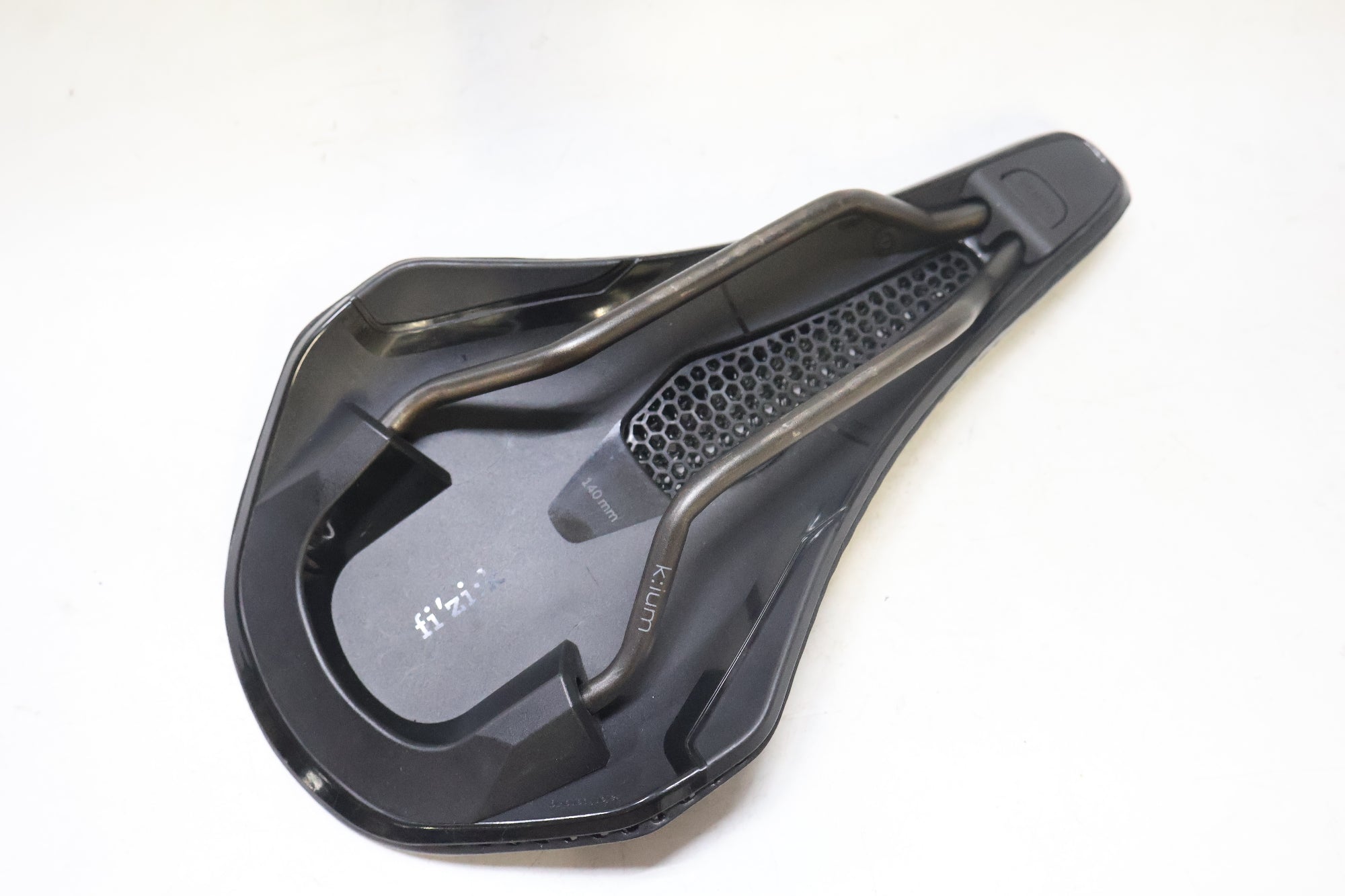 FIZIK 「フィジーク」 ARGO VENTO R3 ADAPTIVE サドル / 高知店