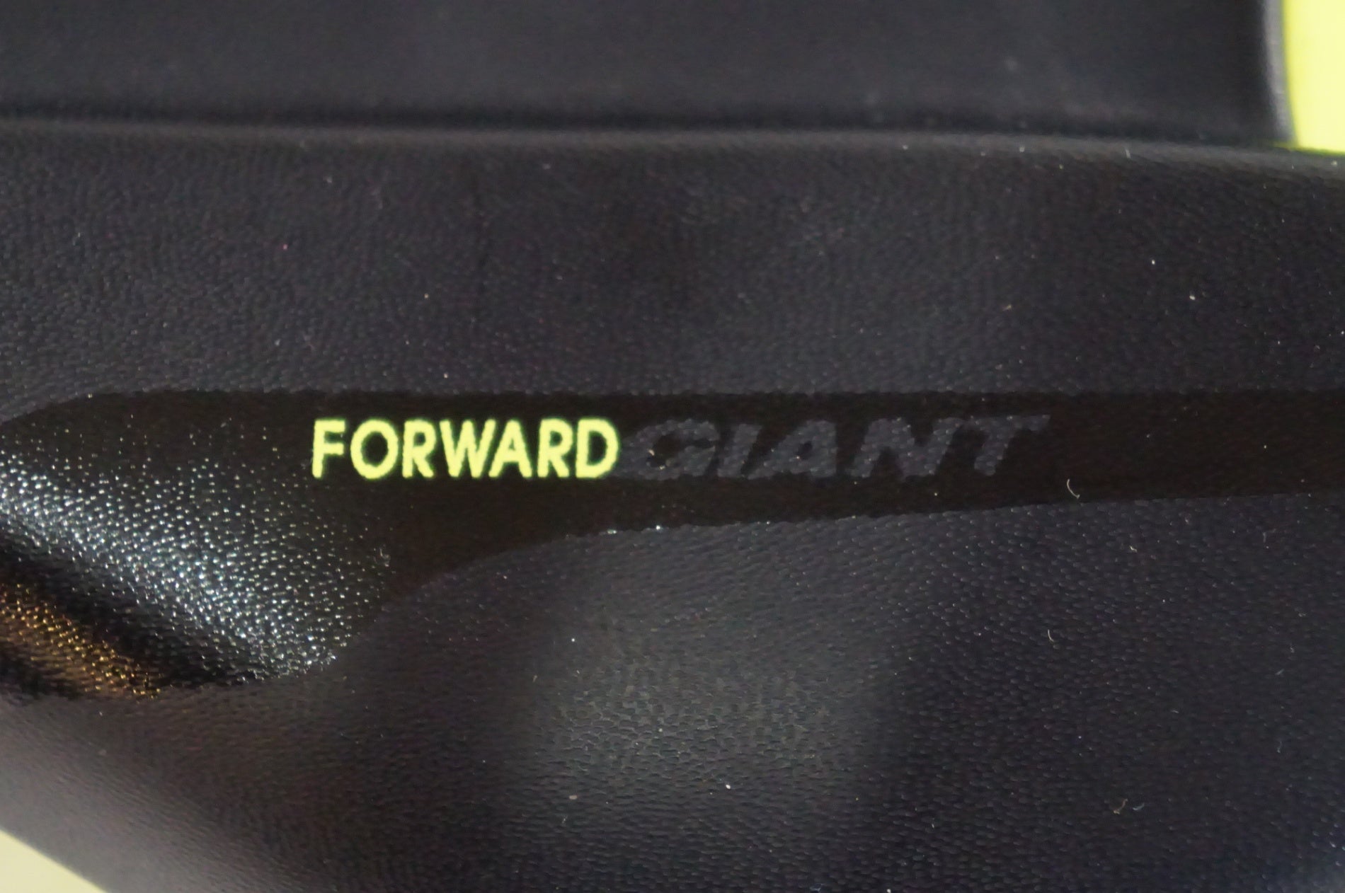 GIANT 「ジャイアント」 CONTACT FORWARD サドル / 熊谷本店