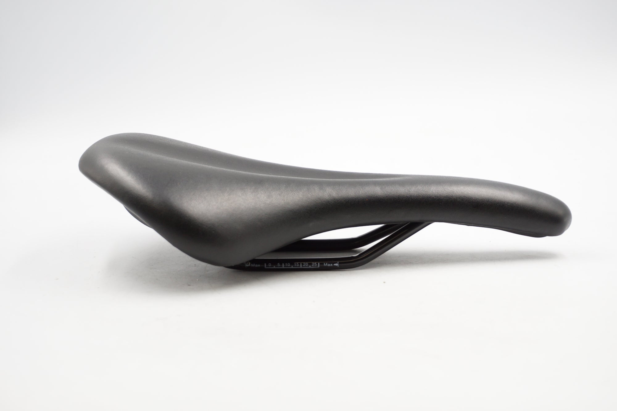 VELO 「ベロ」 サドル / 奈良店