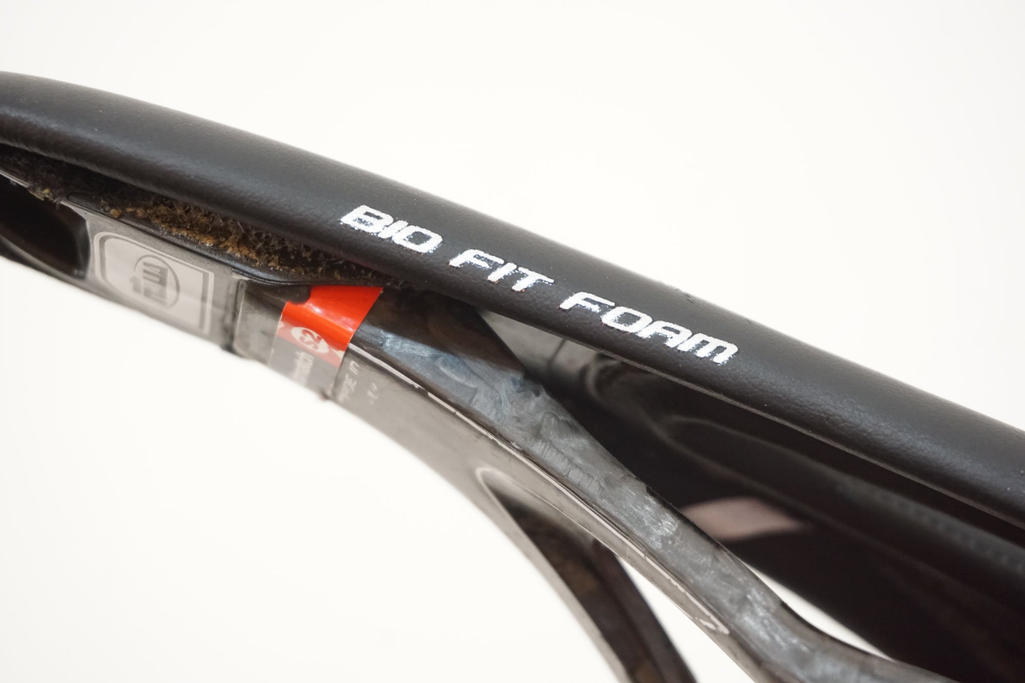 SELLE ITALIA 「セラ イタリア」 SLR KIT CARBONIO サドル / バイチャリ浦和ベース