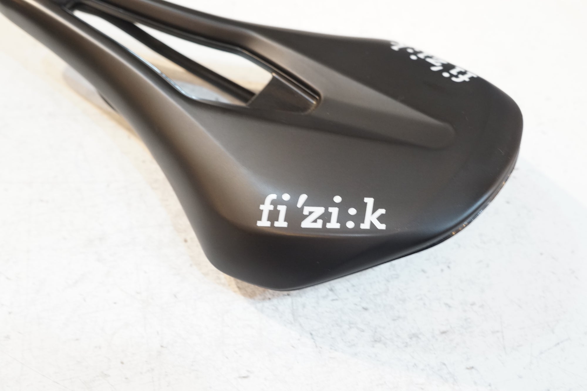 FIZIK 「フィジーク」 VENTO ARGO R5 サドル / バイチャリ浦和ベース