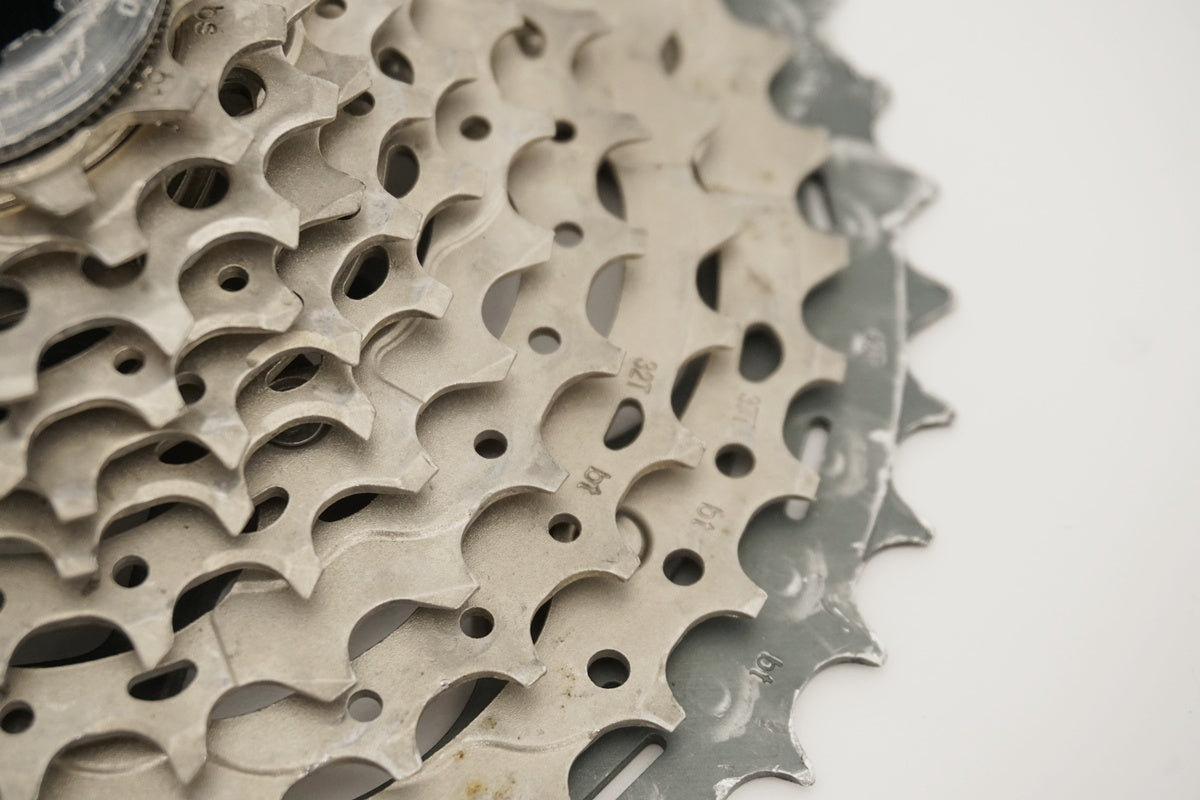 SHIMANO「シマノ」DEORE XT CS-M8000 11-42T Shimano Deore XT CS-M8000 Cassette - 11 Speed, 11-42t, Gray