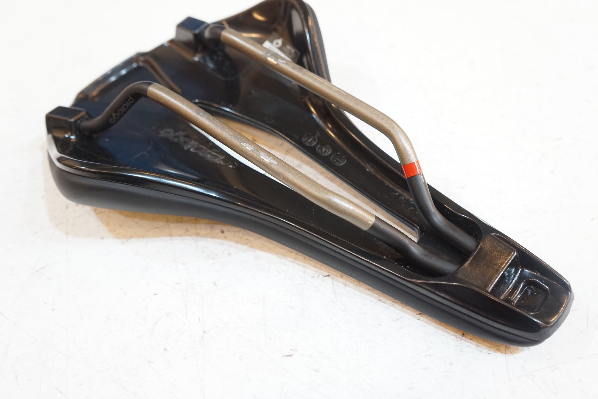 PROLOGO 「プロロゴ」 NAGO R4 PAS サドル / バイチャリ浦和ベース