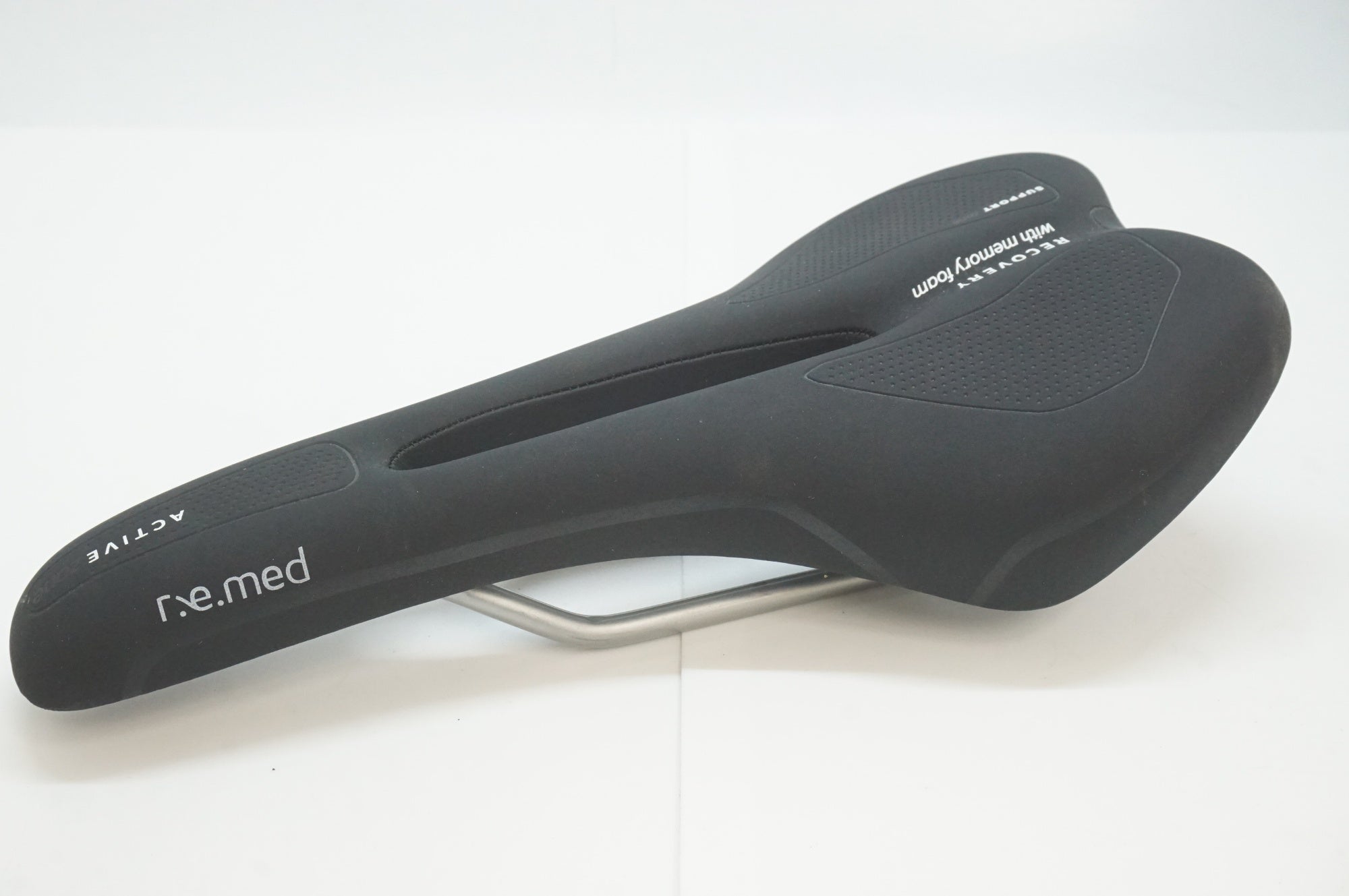 SELLE ROYAL 「セラロイヤル」 R.E.MED サドル / 福岡店