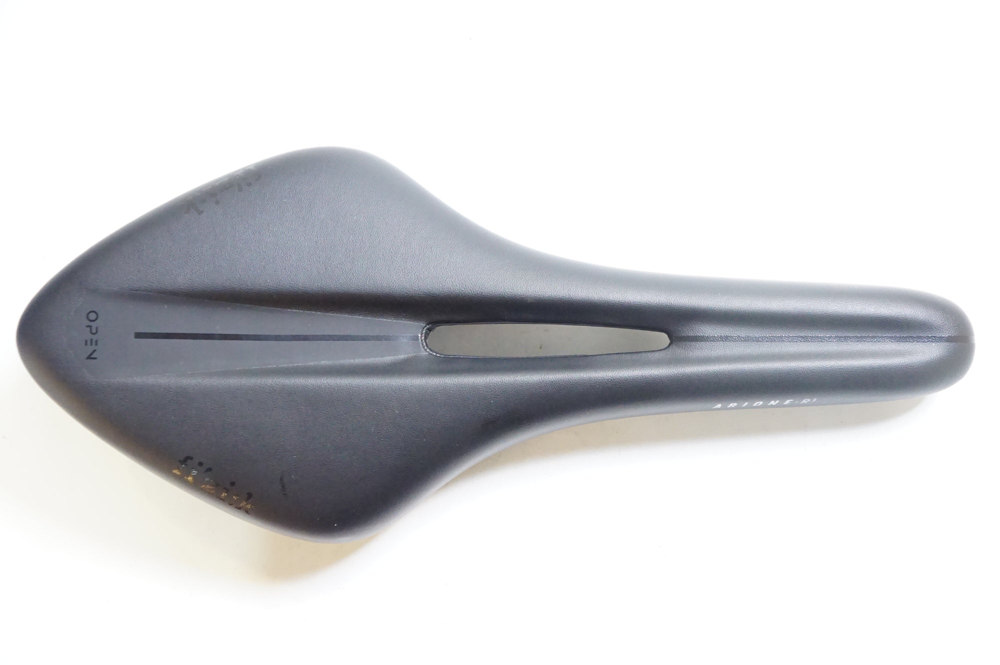 FIZIK 「フィジーク」 ARIONE R3 OPEN サドル / 熊谷本店