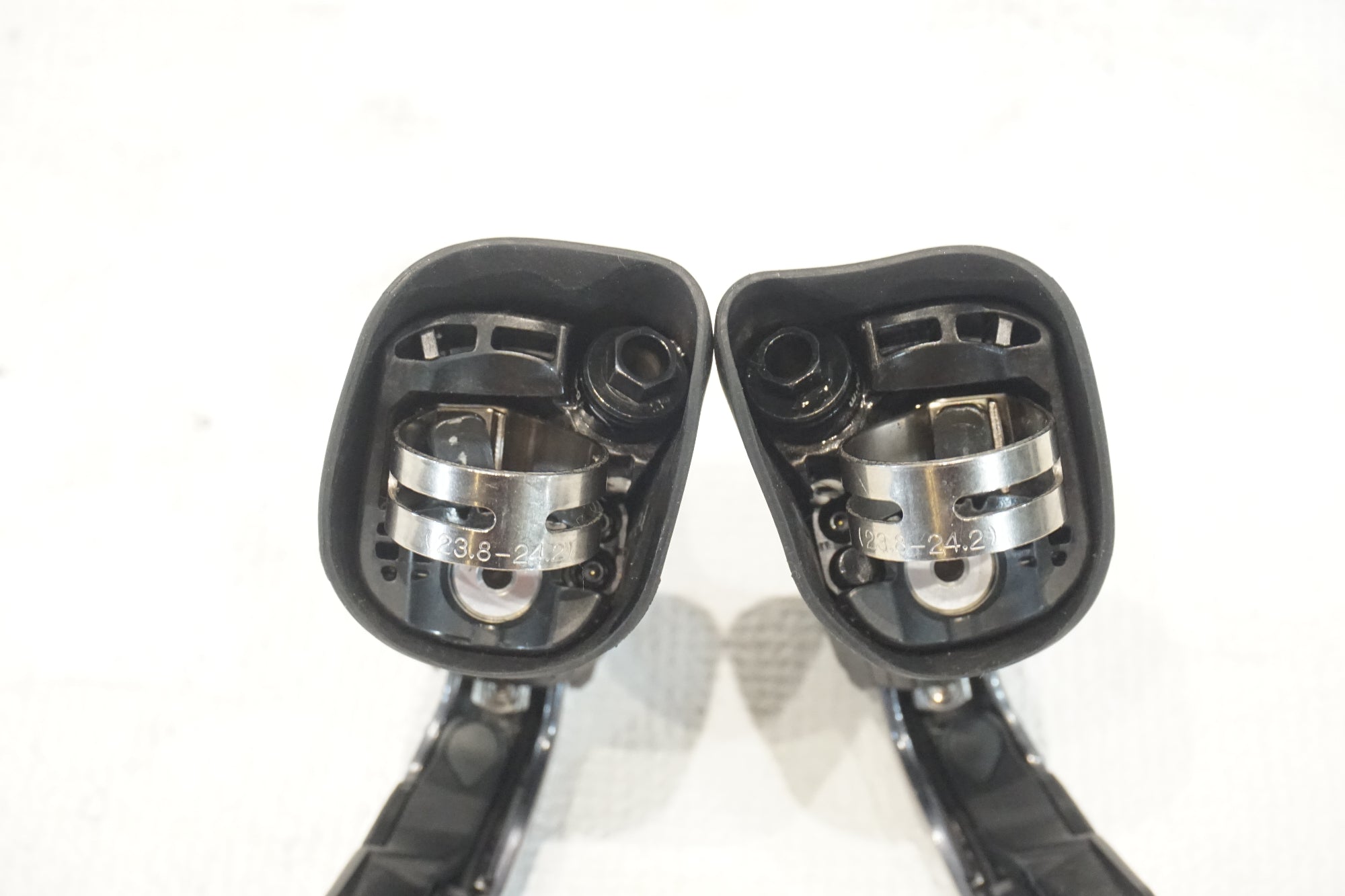 HE008 シマノ SHIMANO 105 ST-R7020,BR-R7070,FD-R7000,RD-R7000 ,FC-R7000 52/36T  172.5mm 油圧 ディスク 2x11S ※ガリ傷