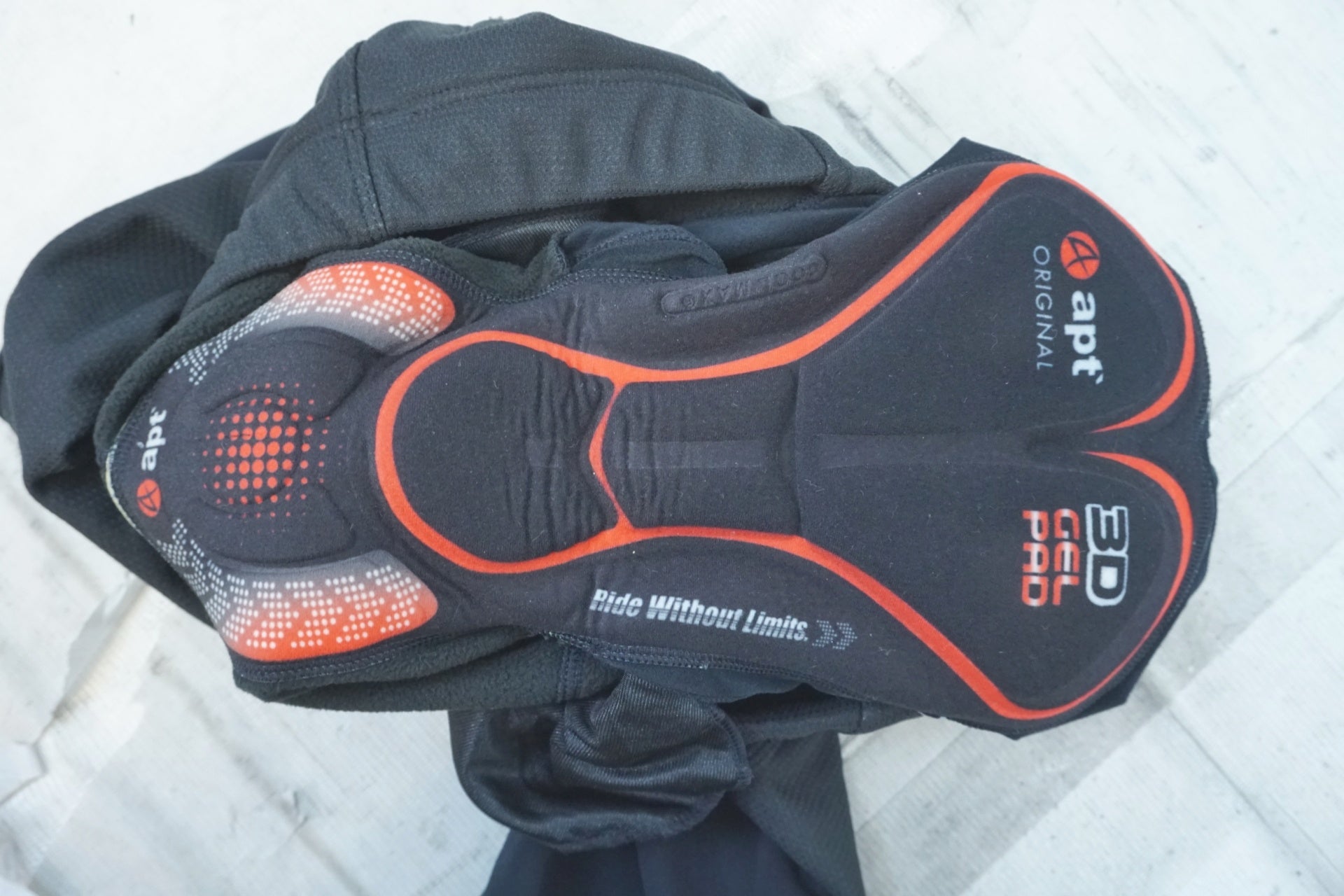 APT 「エーピーティー」 ウインドブレーク Mサイズ サイクルタイツ / 有明ガーデン店