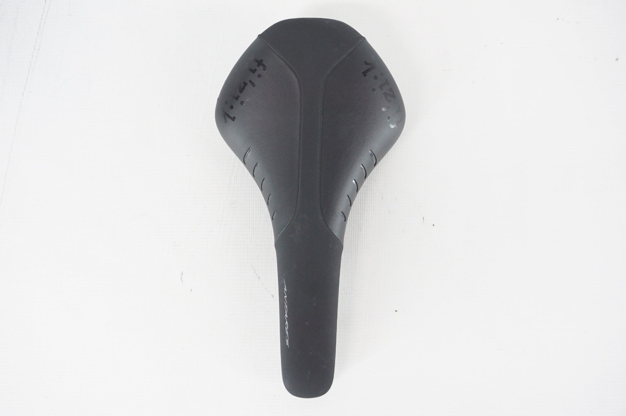 FIZIK 「フィジーク」 ANTARES R1 カーボンレール サドル / 阪急塚口店