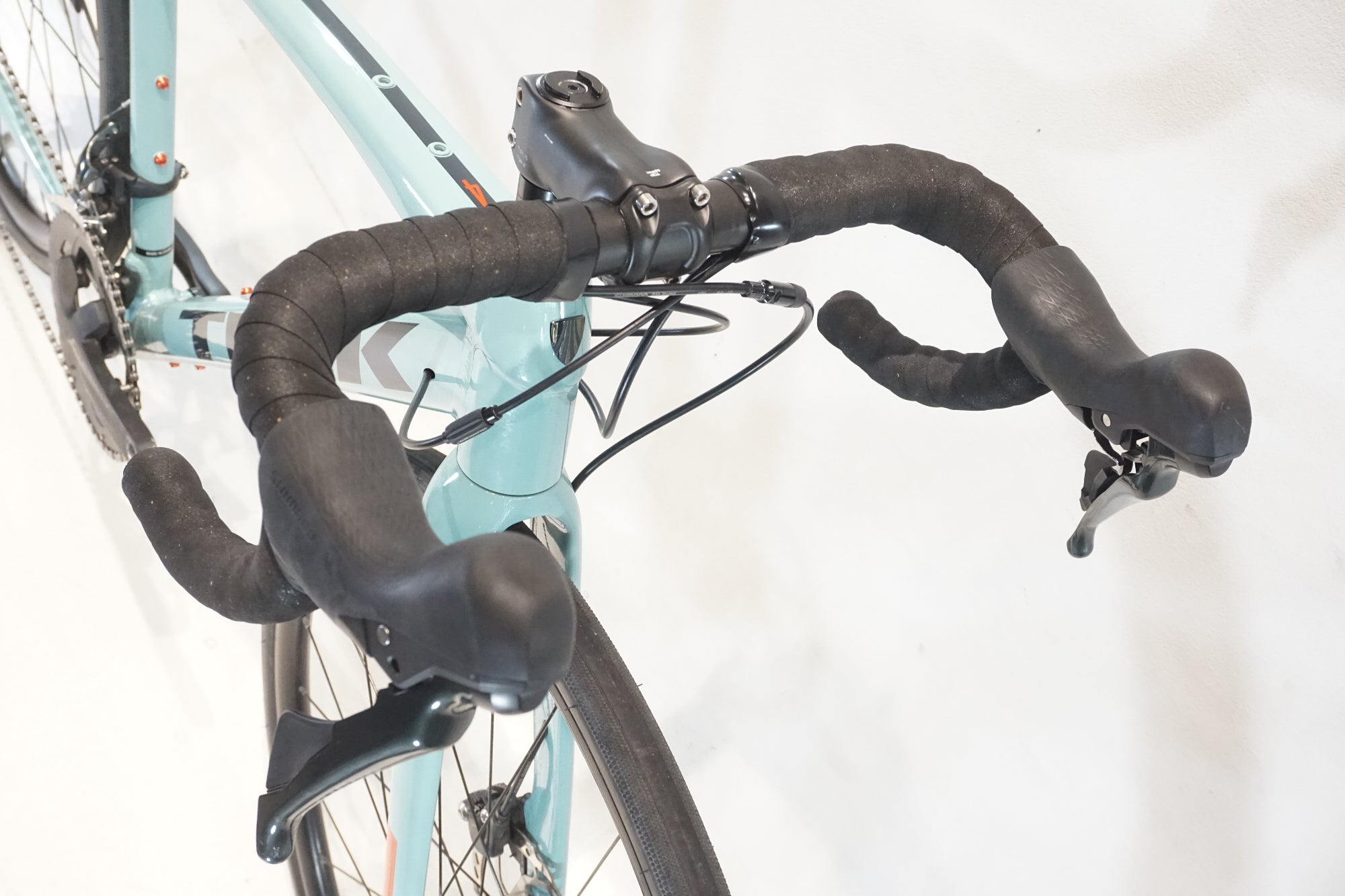 TREK 「トレック」 DOMANE AL4 DISC 2023年モデル ロードバイク / 横浜
