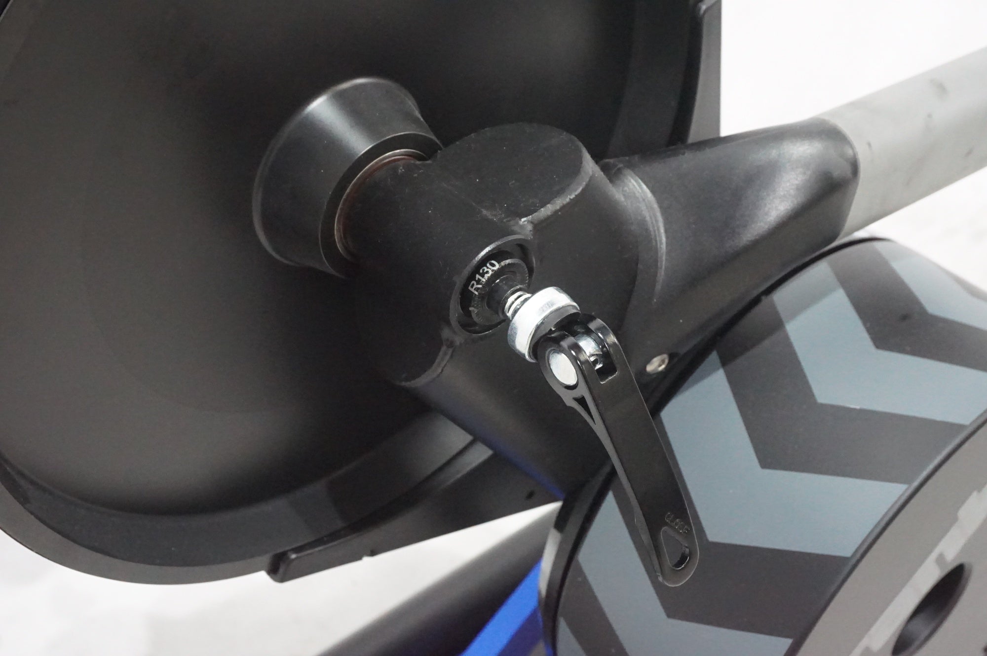 WAHOO 「ワフー」 KICKR V4 WF113 スマートトレーナー / AKIBA店