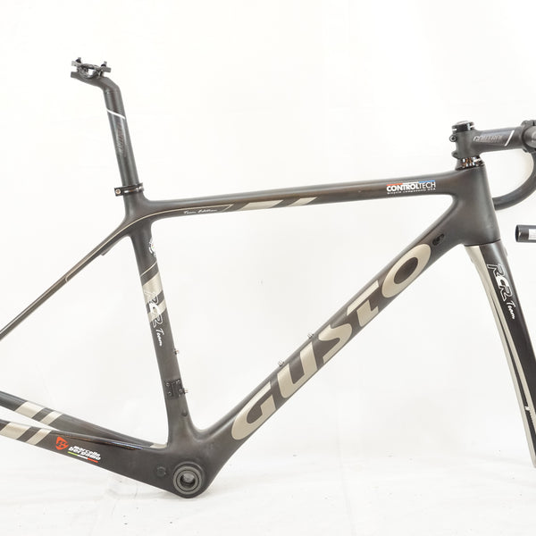 センスのいい お歳暮 GUSTO 2018年モデル LEGEND EDITION TEAM RCR 「グスト」 自転車本体