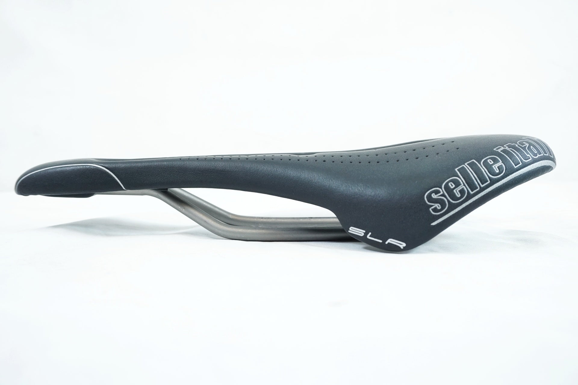 SELLE ITALIA 「セライタリア」 SLR SUPER FLOW TITANIUM サドル