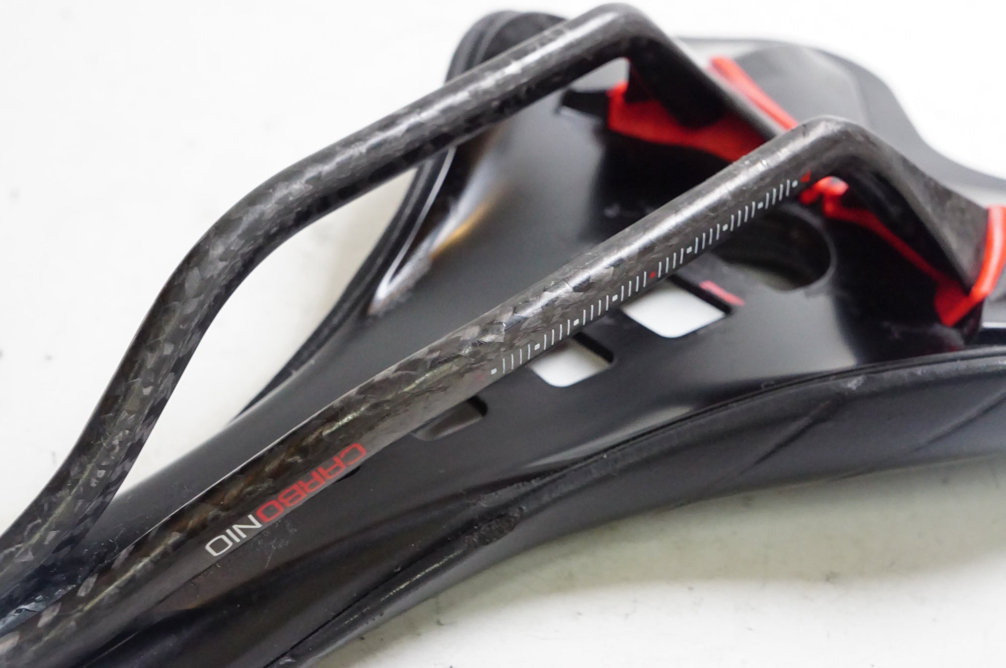 ASTUTE 「アスチュート」 SKY3.0 CARBON サドル / 熊谷本店