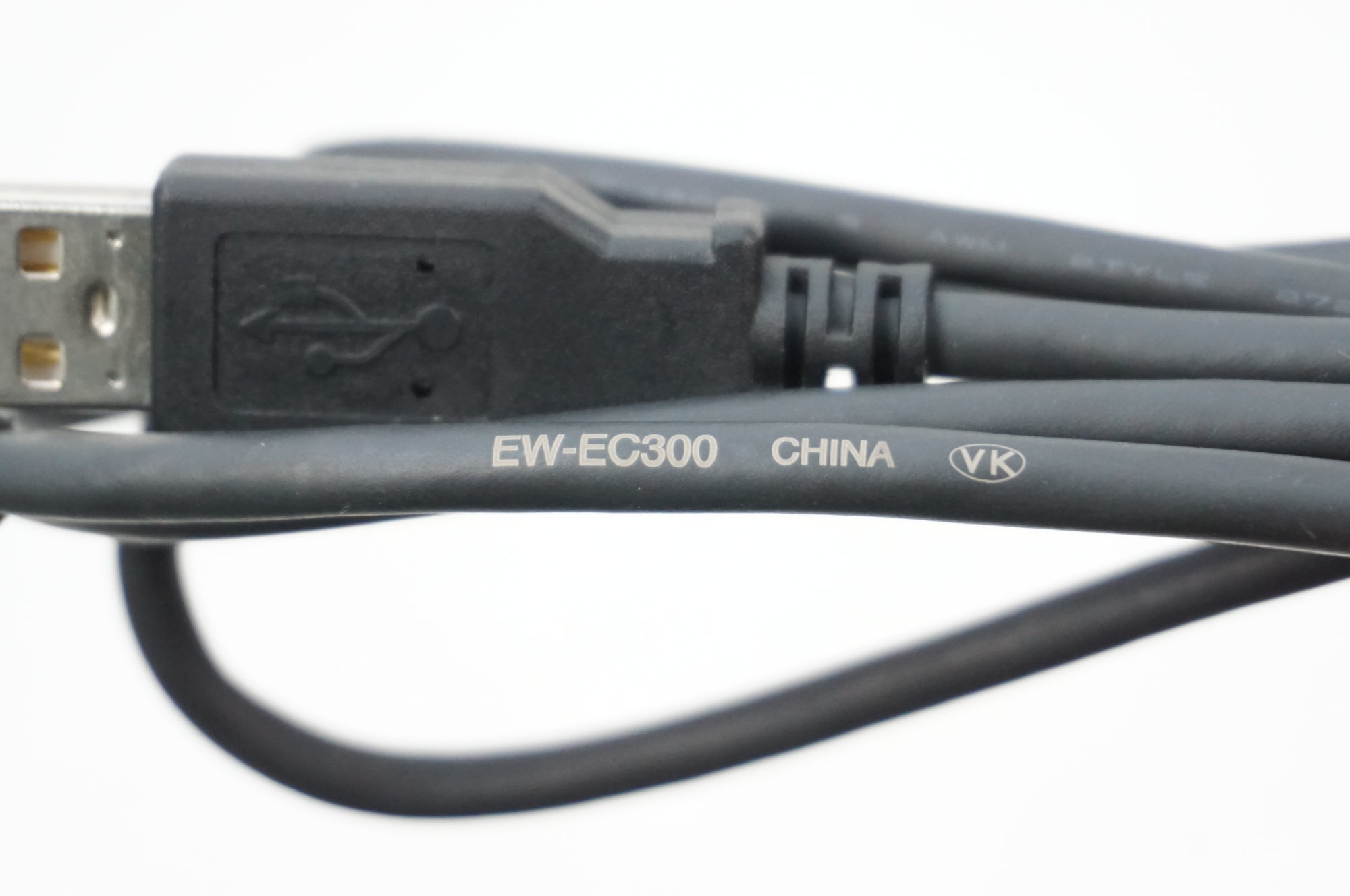 【人気商品】シマノ(SHIMANO) EW-EC300 CHARGING CAB シマノ（SHIMANO） EW-EC300 充電用ケーブル 1500mm IEWEC300A 自転車