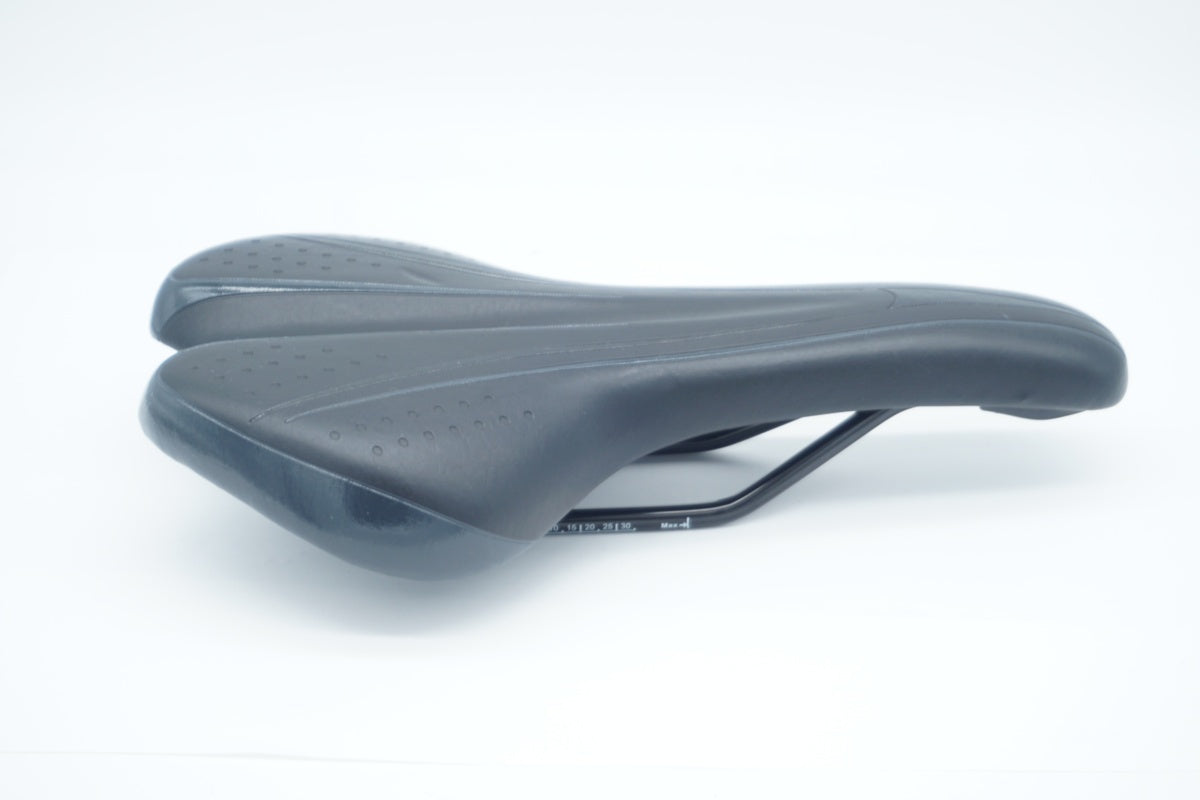 VELO 「ベロ」 サドル / 滋賀大津店