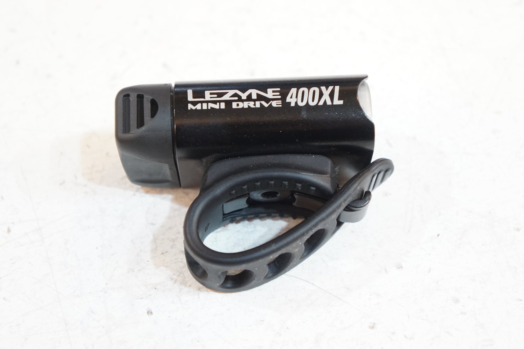 LEZYNE 「レザイン」 400XL フロントライト / バイチャリ浦和ベース