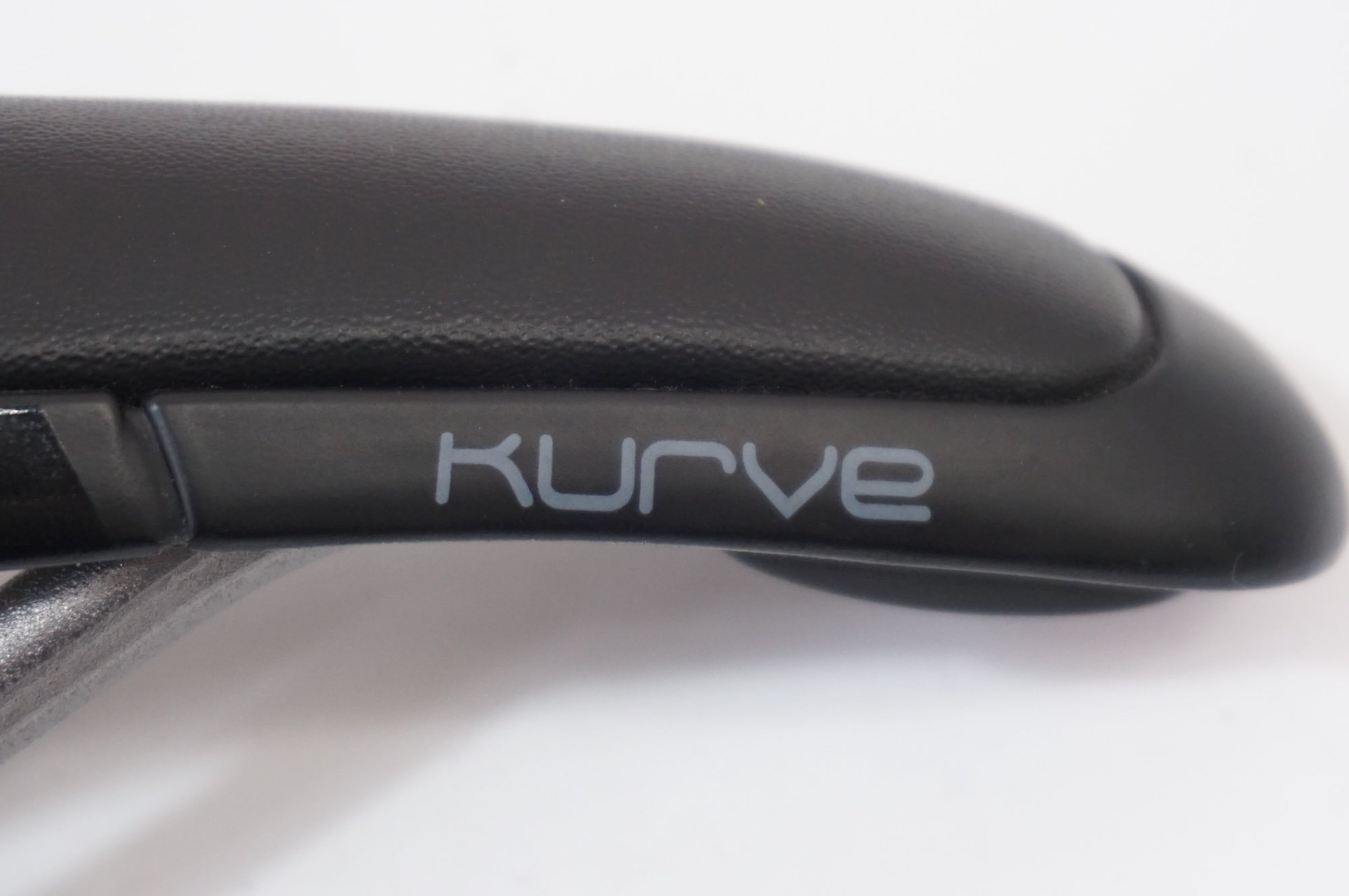 FIZIK 「フィジーク」 KURVE カーボンレール サドル / 世田谷店