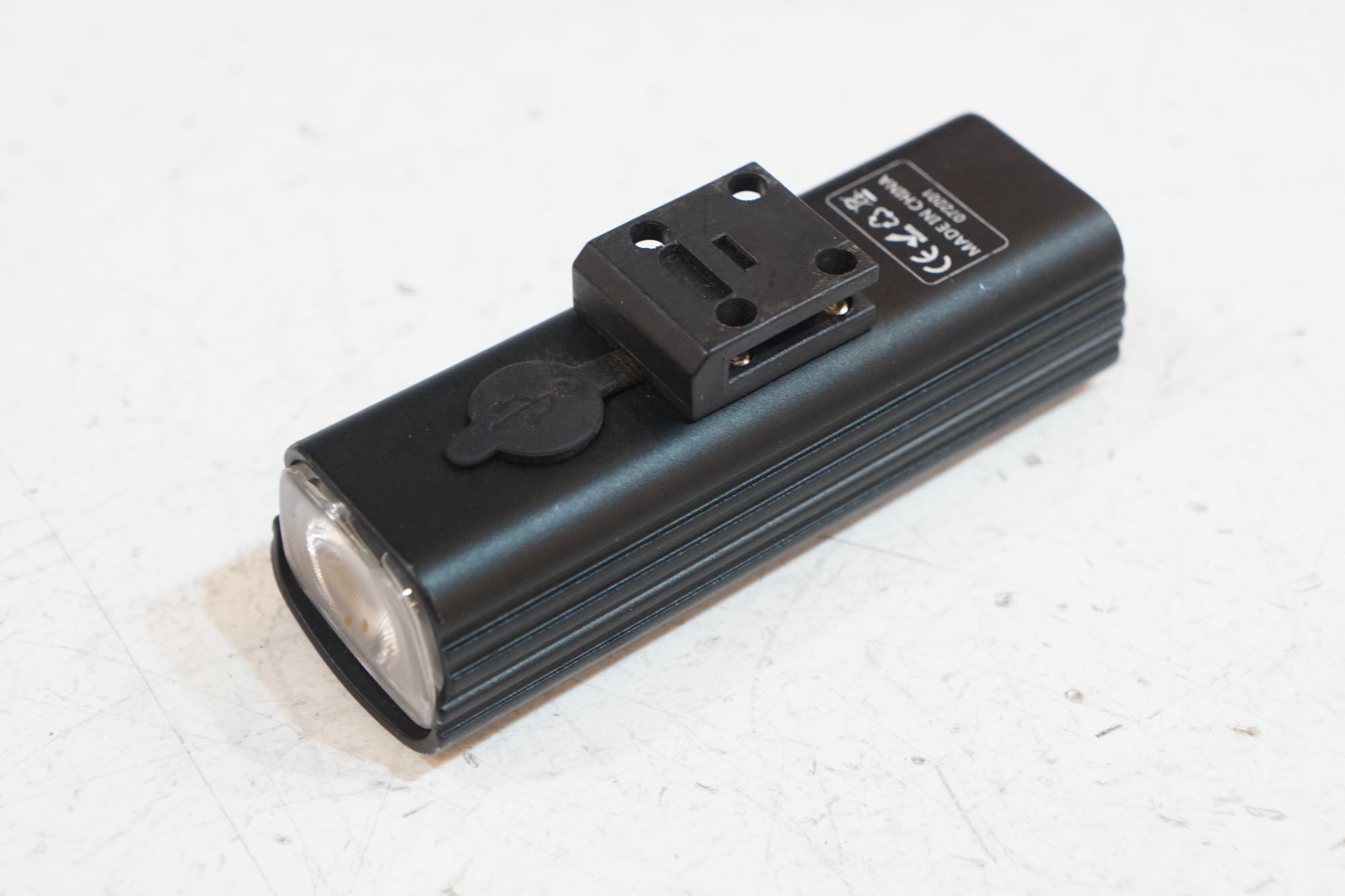 SERFAS 「サーファス」 E-LUME200 フロントライト / バイチャリ浦和ベース