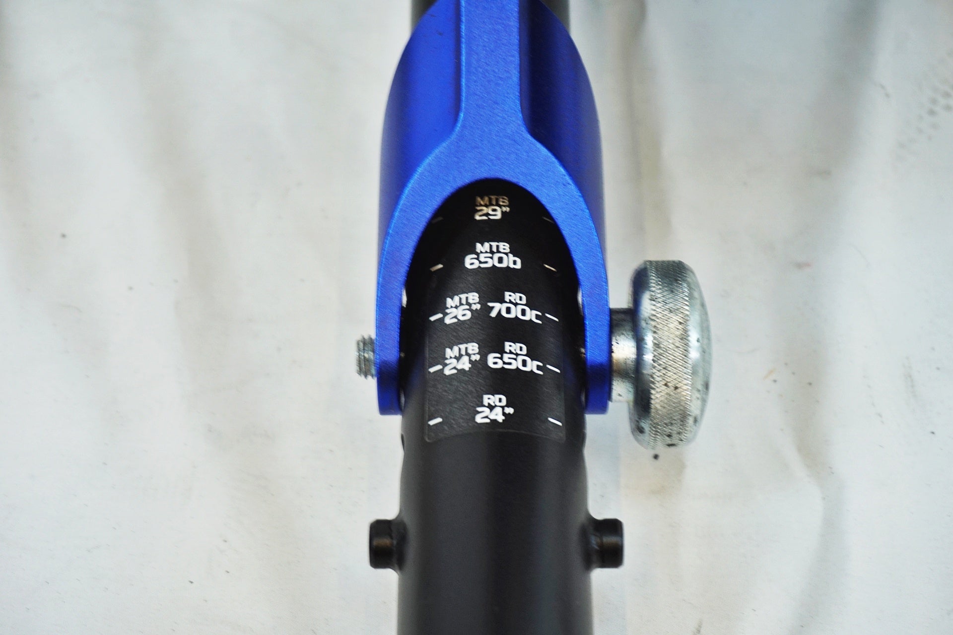 WAHOO 「ワフー」 KICKR V4 WF113 スマートトレーナー / 有明ガーデン店