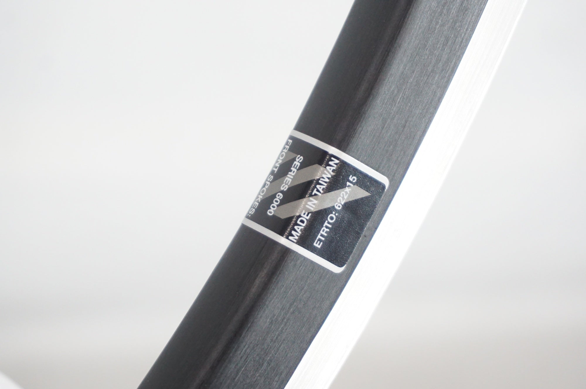 BONTRAGER 「ボントレガー」 RL フロントホイール / 阪急塚口店