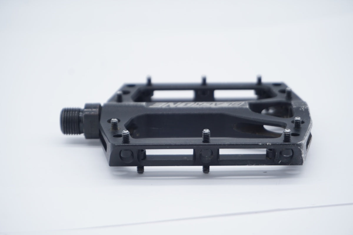 REVERSE COMPONENTS 「リバースコンポーネンツ」 BLACK ONE ペダル / 滋賀大津店