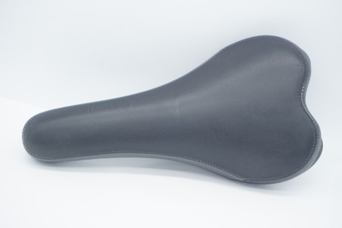 VELO 「ベロ」 AXIOM サドル / 京都八幡店