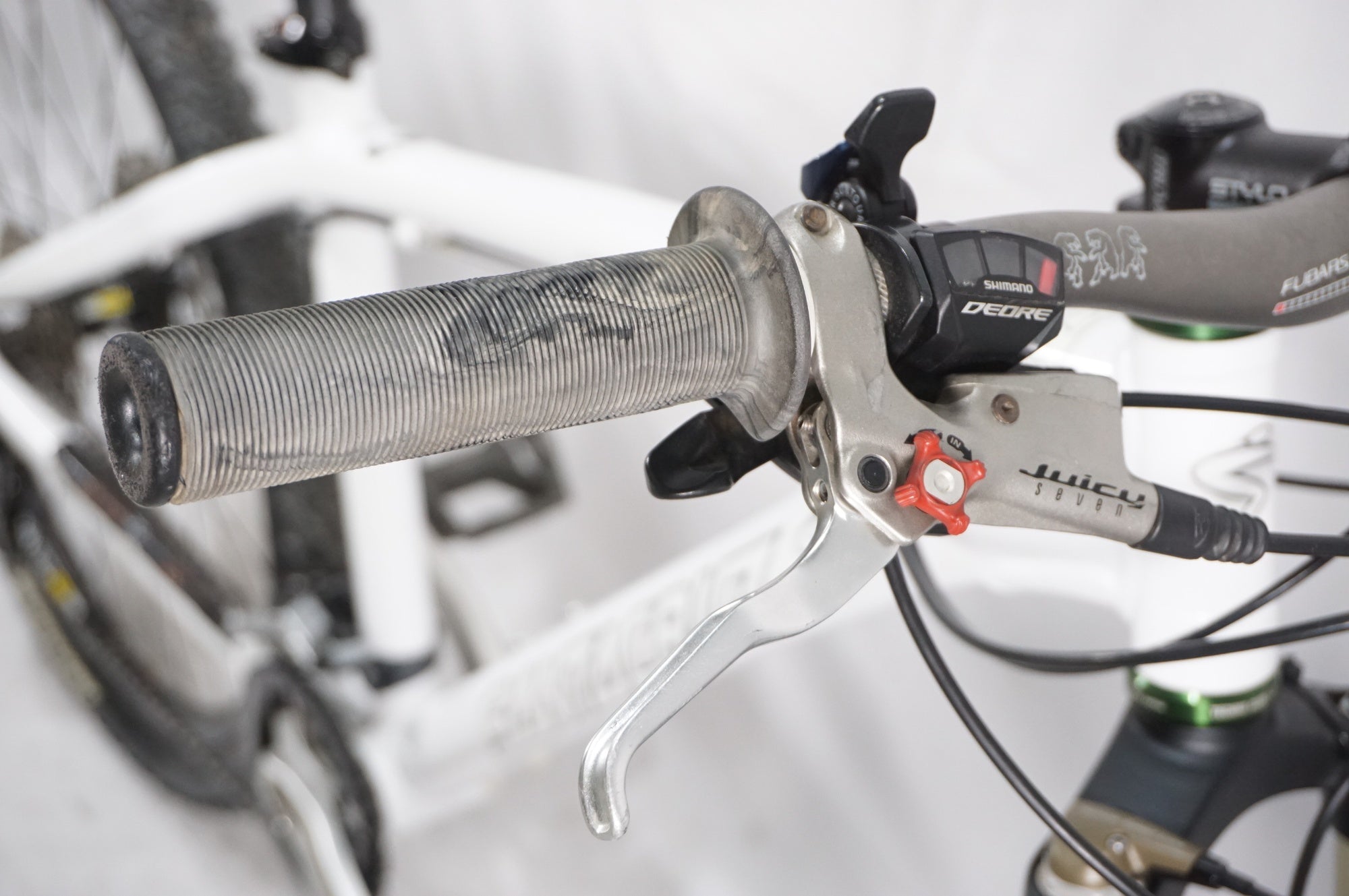 サンタクルーズ ホワイト マウンテンバイク 26インチ　少し値下げしました。 SANTA CRUZ 「サンタクルーズ」 CHAMELEON 2013年モデル マウンテン
