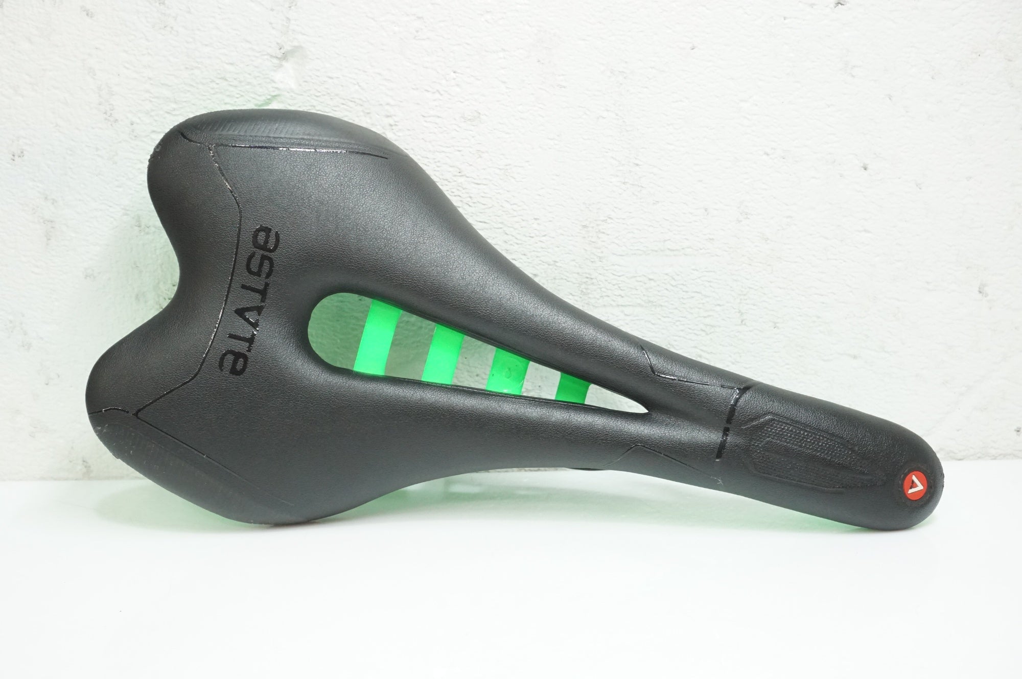 ASTUTE 「アスチュート」 SKYLINE サドル / 大宮店