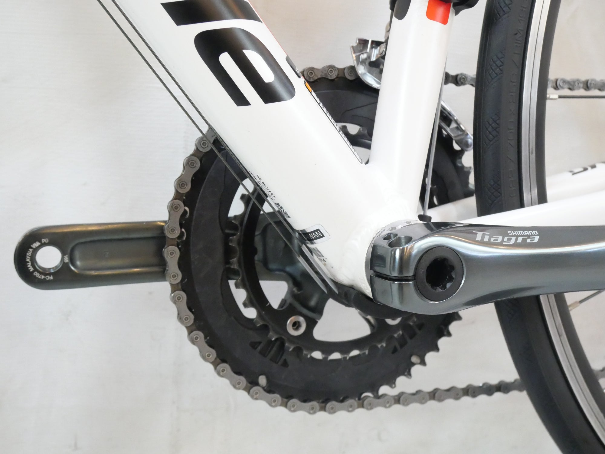 キャノンデール　CAAD　Optimo tiagra 2018年　空気入れ付属 CANNONDALE 2018 ROADBIKE CAAD OPTIMO TIAGRA キャノンデール