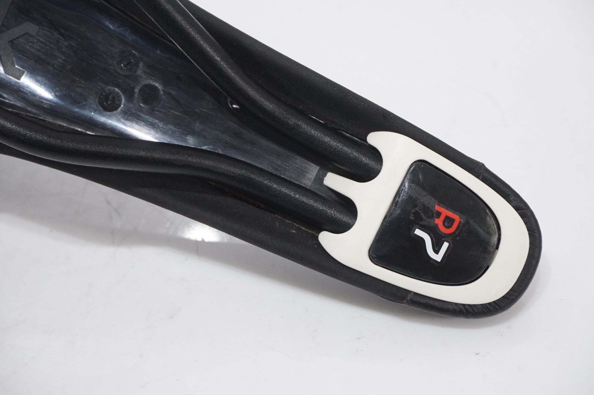 FIZIK 「フィジーク」 ARIONE R7 サドル / AKIBA店