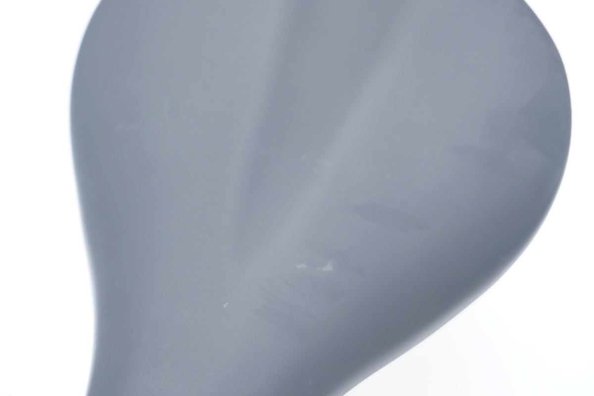 FABRIC 「ファブリック」 SCOOP SHALLOW FLAT サドル / 滋賀大津店