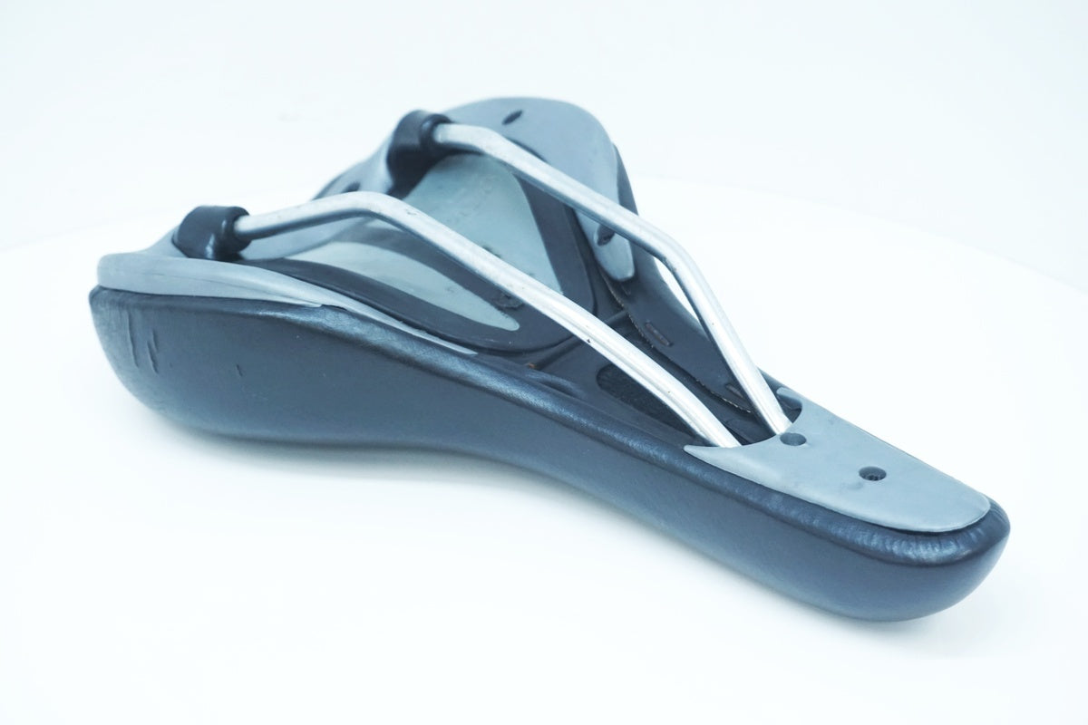 VELO 「ベロ」 サドル / 大阪美原北インター店