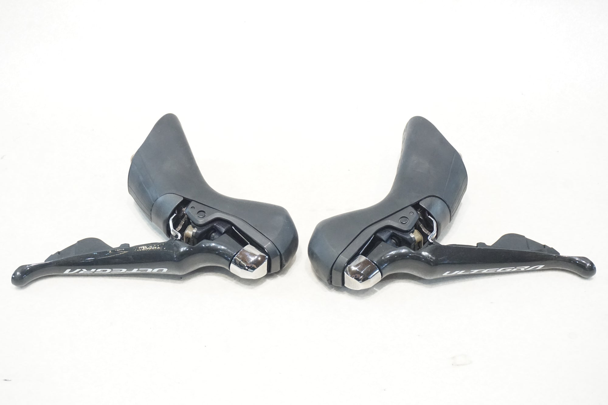 SHIMANO 「シマノ」 ULTEGRA ST-R8020 デュアルコントロールレバーセット / 横浜戸塚店