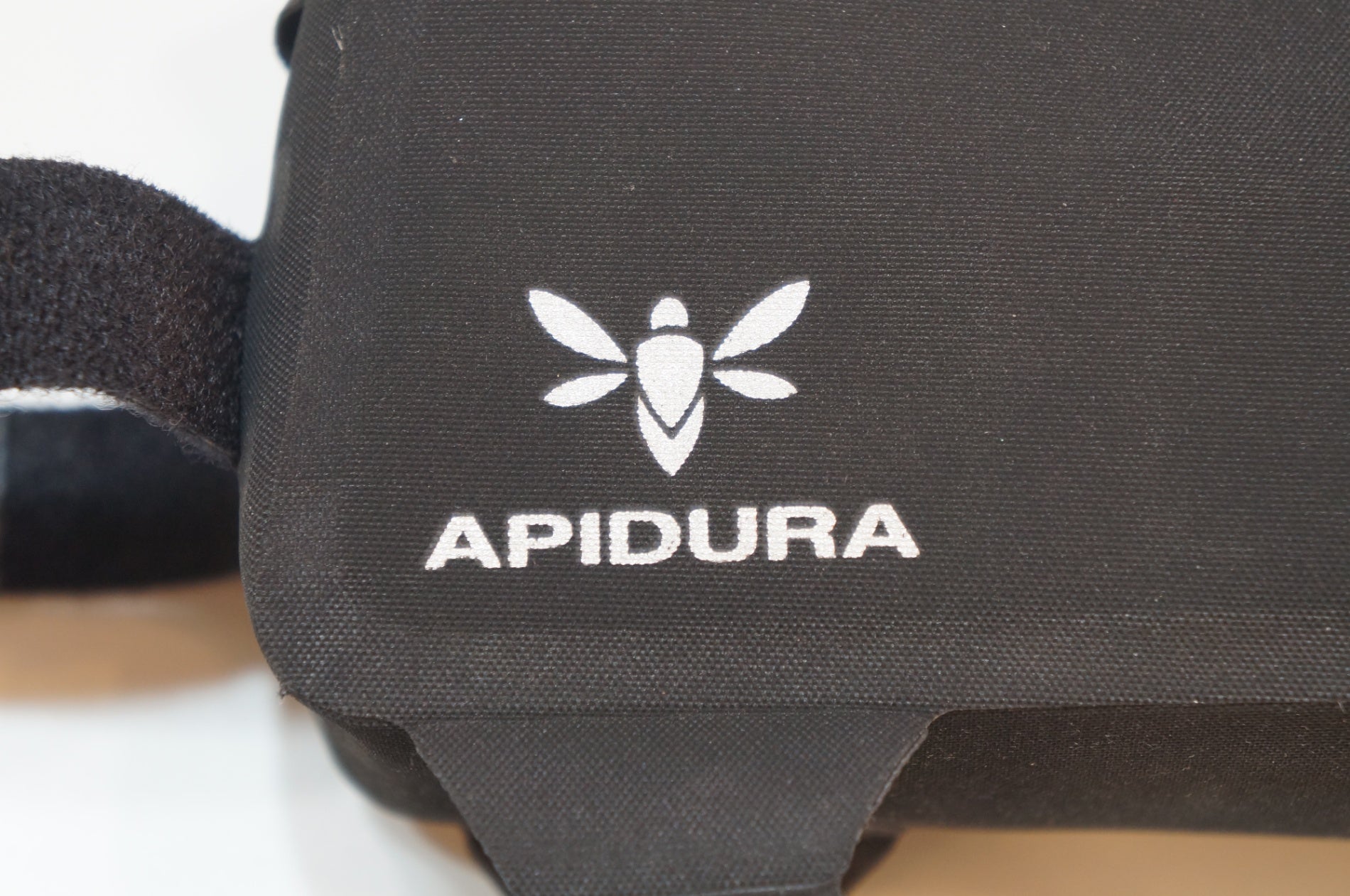 APIDURA 「アピデュラ」 RACING TOP TUBE PACK トップチューブバッグ / バイチャリ浦和ベース