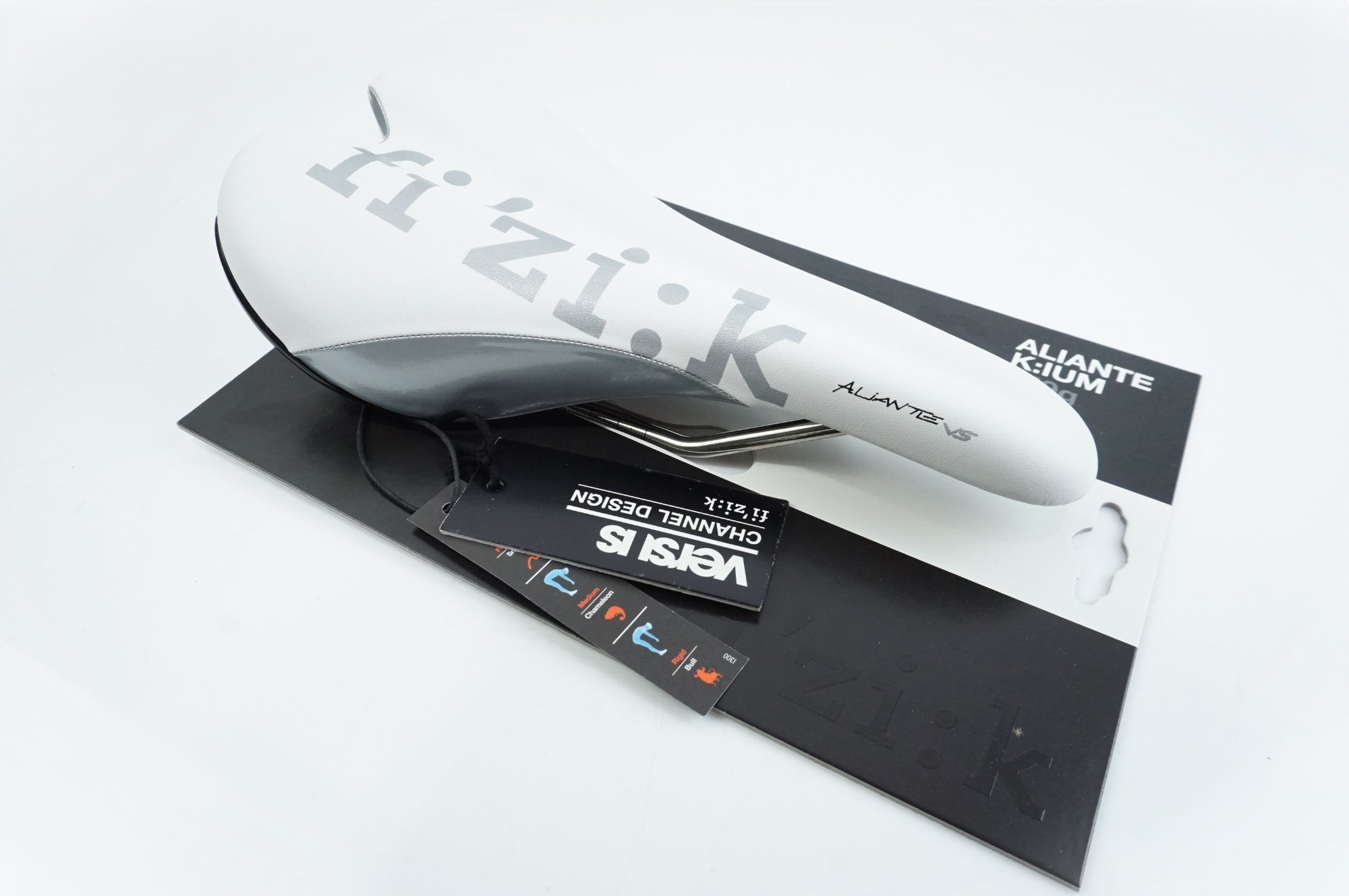 FIZIK 「フィジーク」 ALIANTE VERSUS K:IUM 259g サドル / 中目黒店